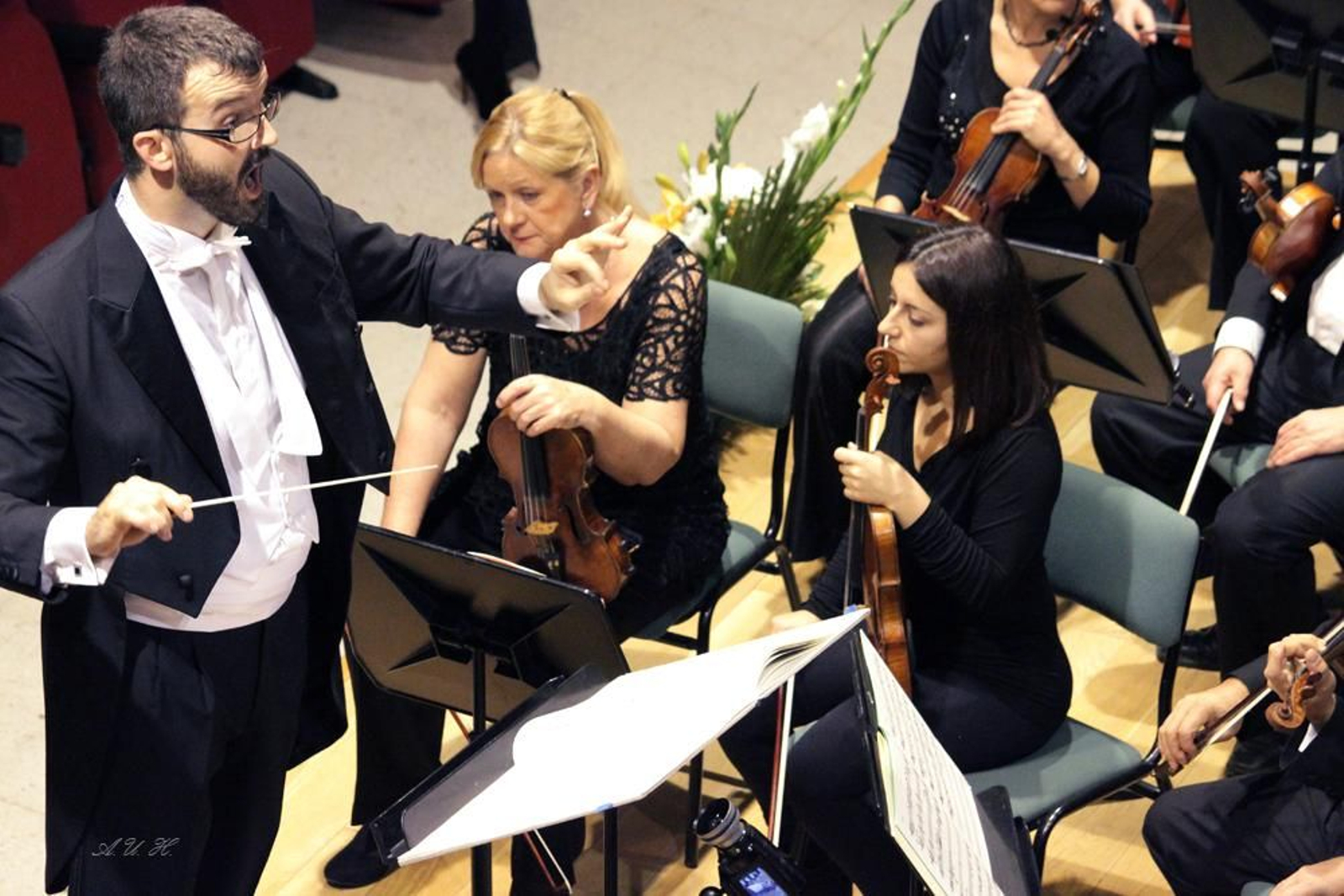 Diego González dirigrá esta noche a la Orquesta Filarmónica en el ciclo 'Filarmónica frente al mar'.
