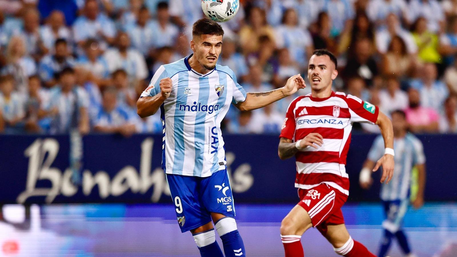 Chupete remantando en el gol.