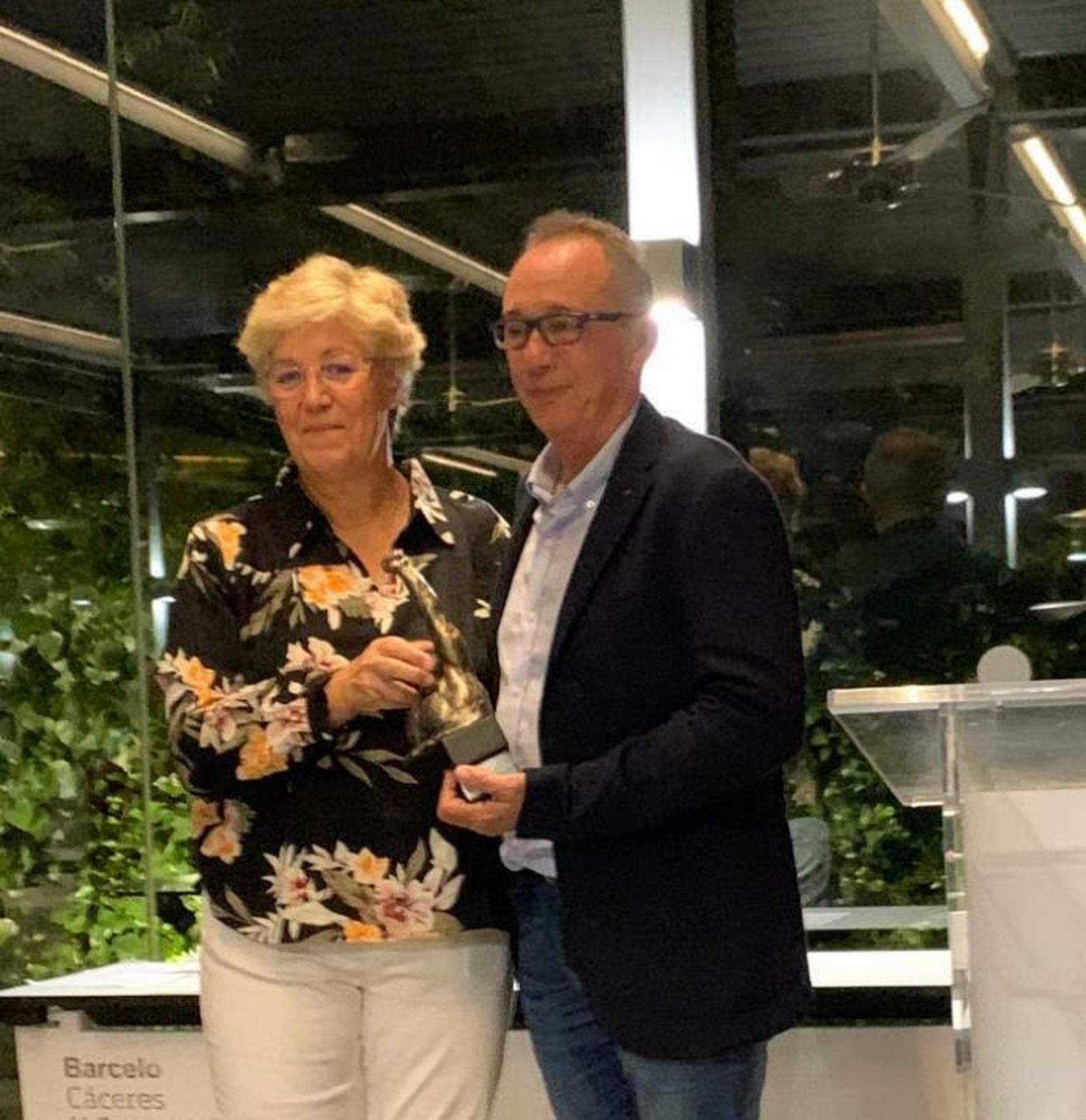 Xavi Casademont recibe el premio.