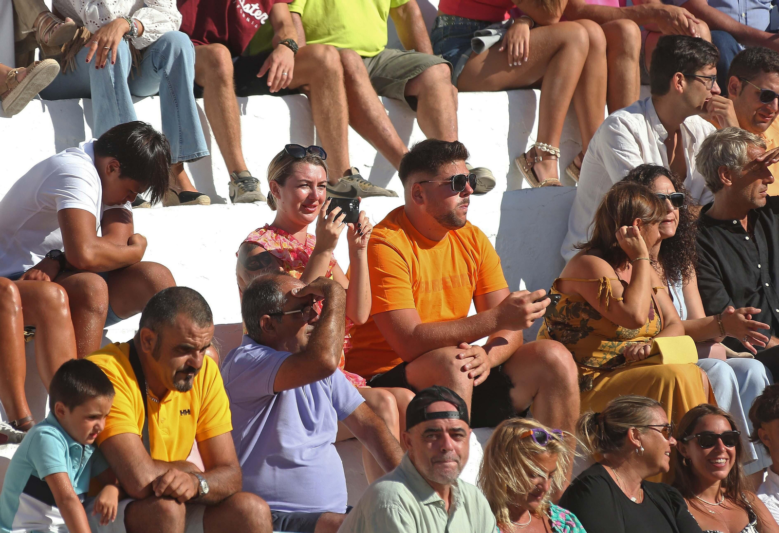 Búscate durante la corrida de reapertura de la plaza de toros de Tarifa