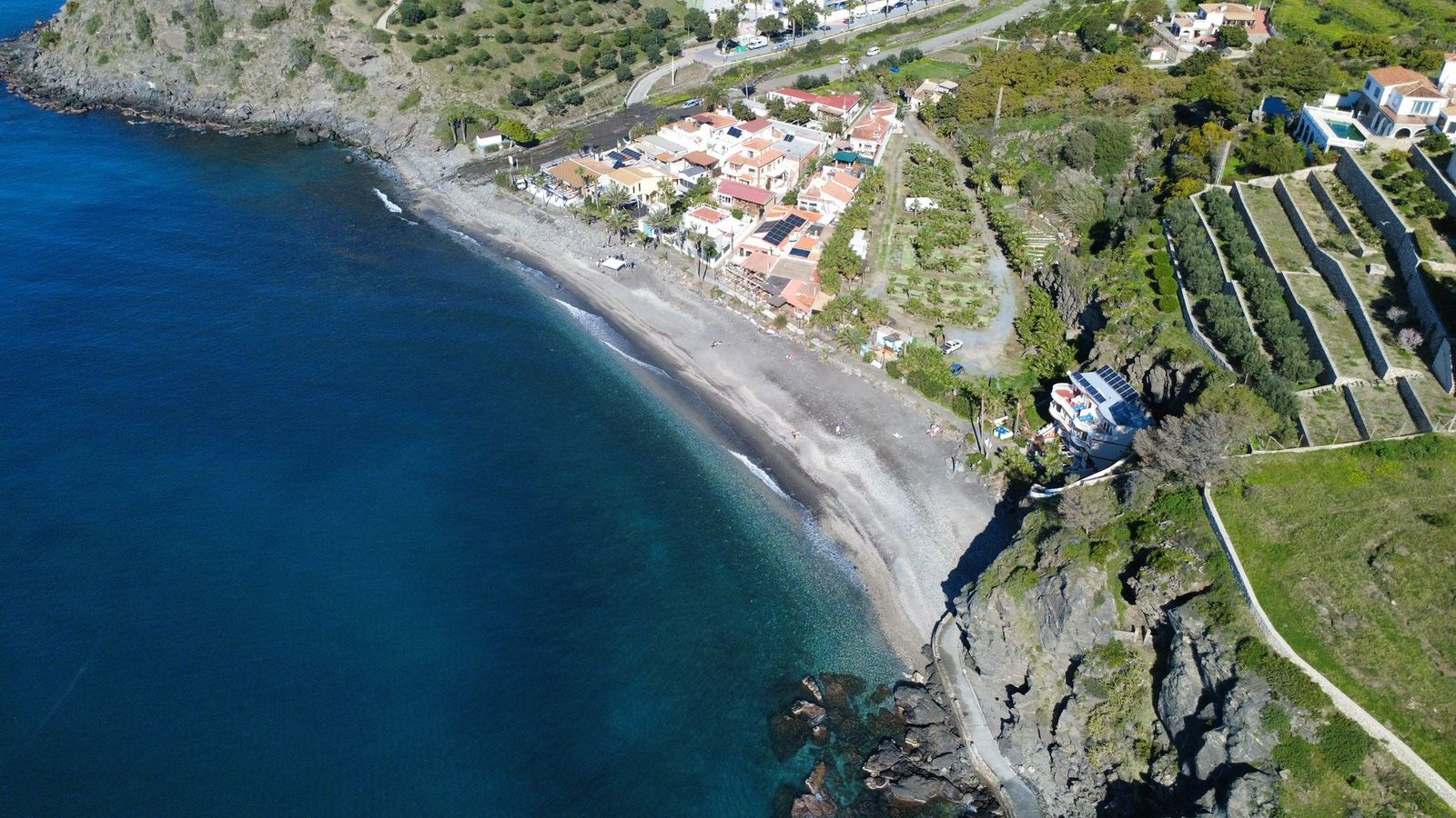 Vista desde un dron de la zona de actuación de limpieza