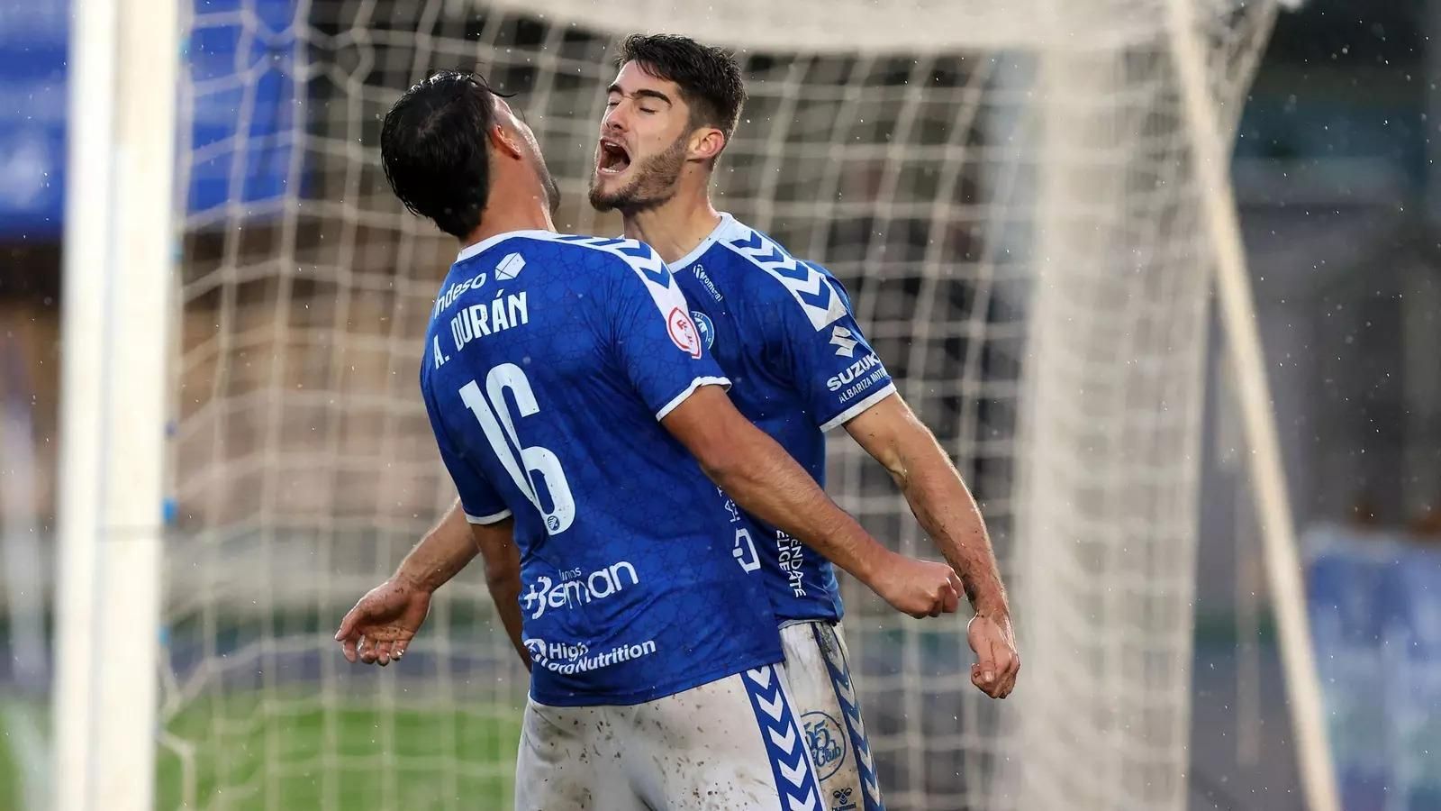 Abraham se ha ganado la renovación en el Xerez DFC por los goles que ha anotado.