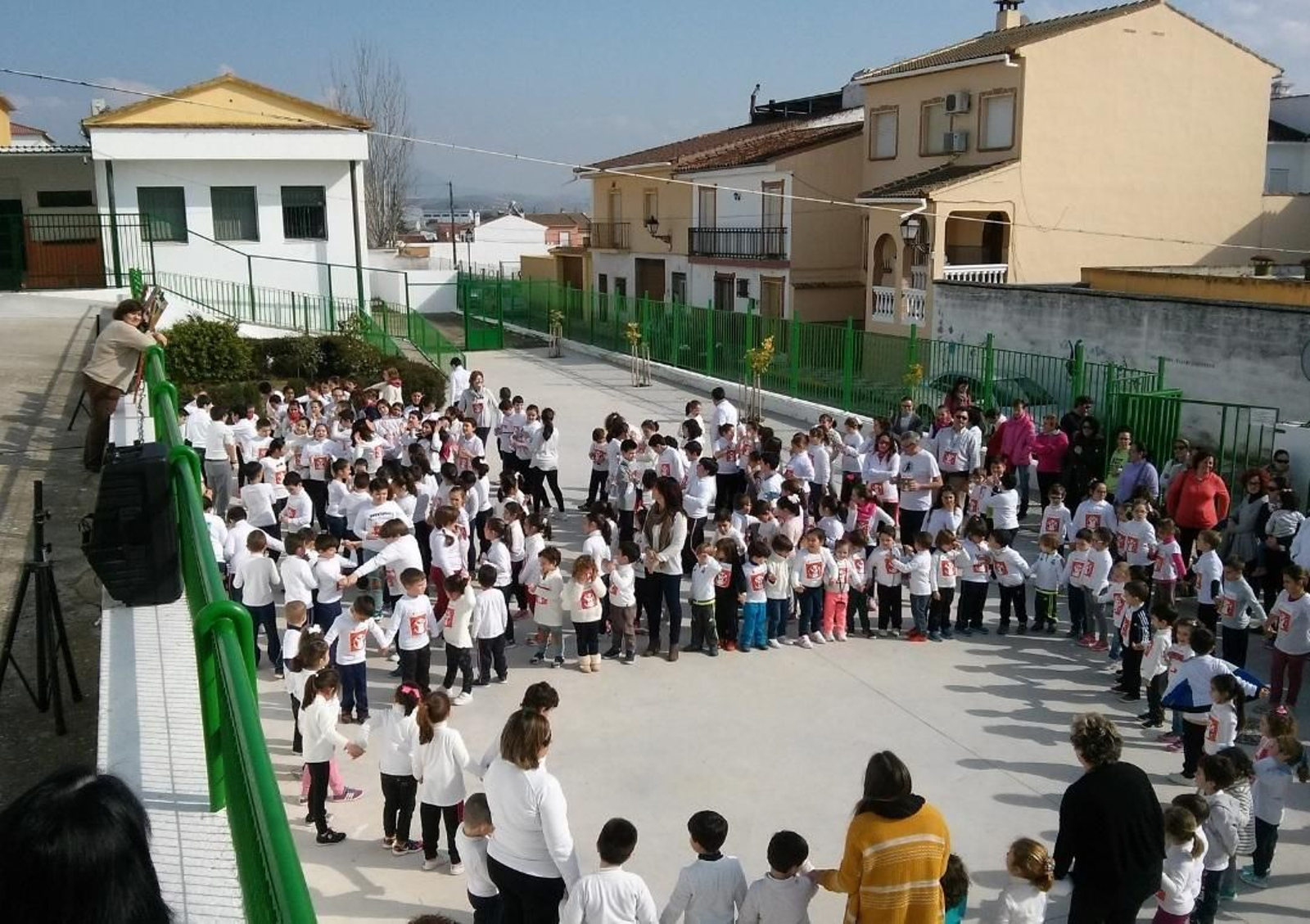 Actividad por el Día de la Paz en el centro de Encina Reales.