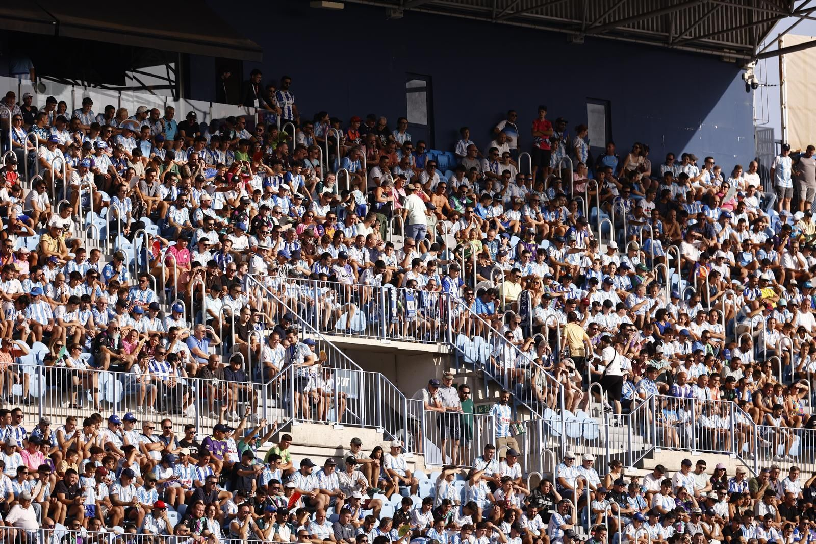 Búscate en las gradas de La Rosaleda durante el Málaga-Cádiz