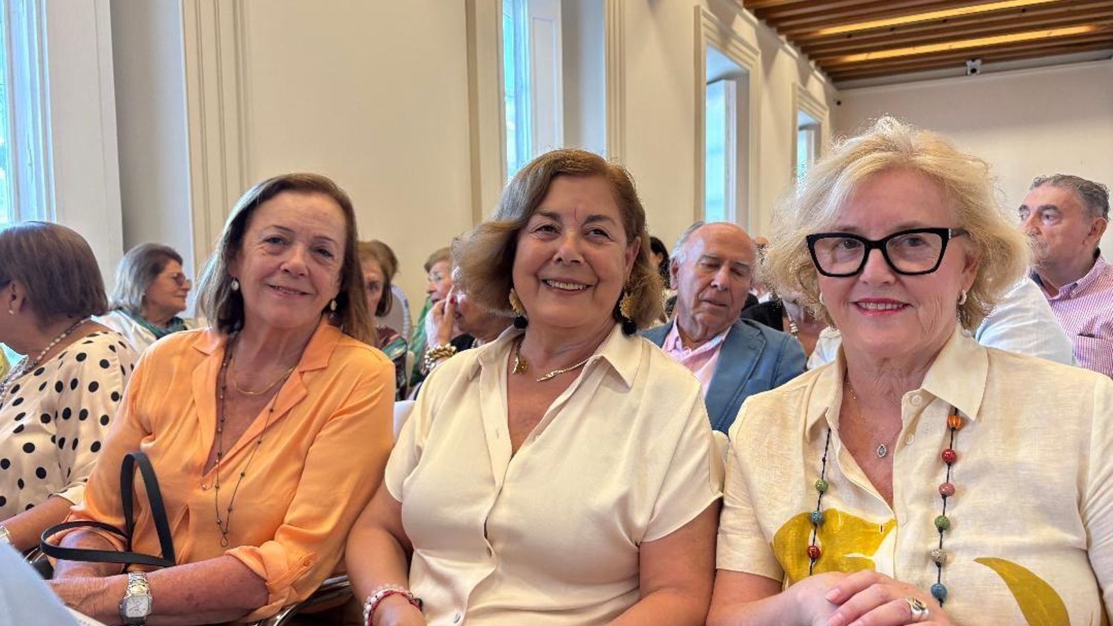María Isabel Guerrero, Pilar Arias y Coral Bejarano coincidieron en la presentación del nuevo libro en la Fundación Cajasol.