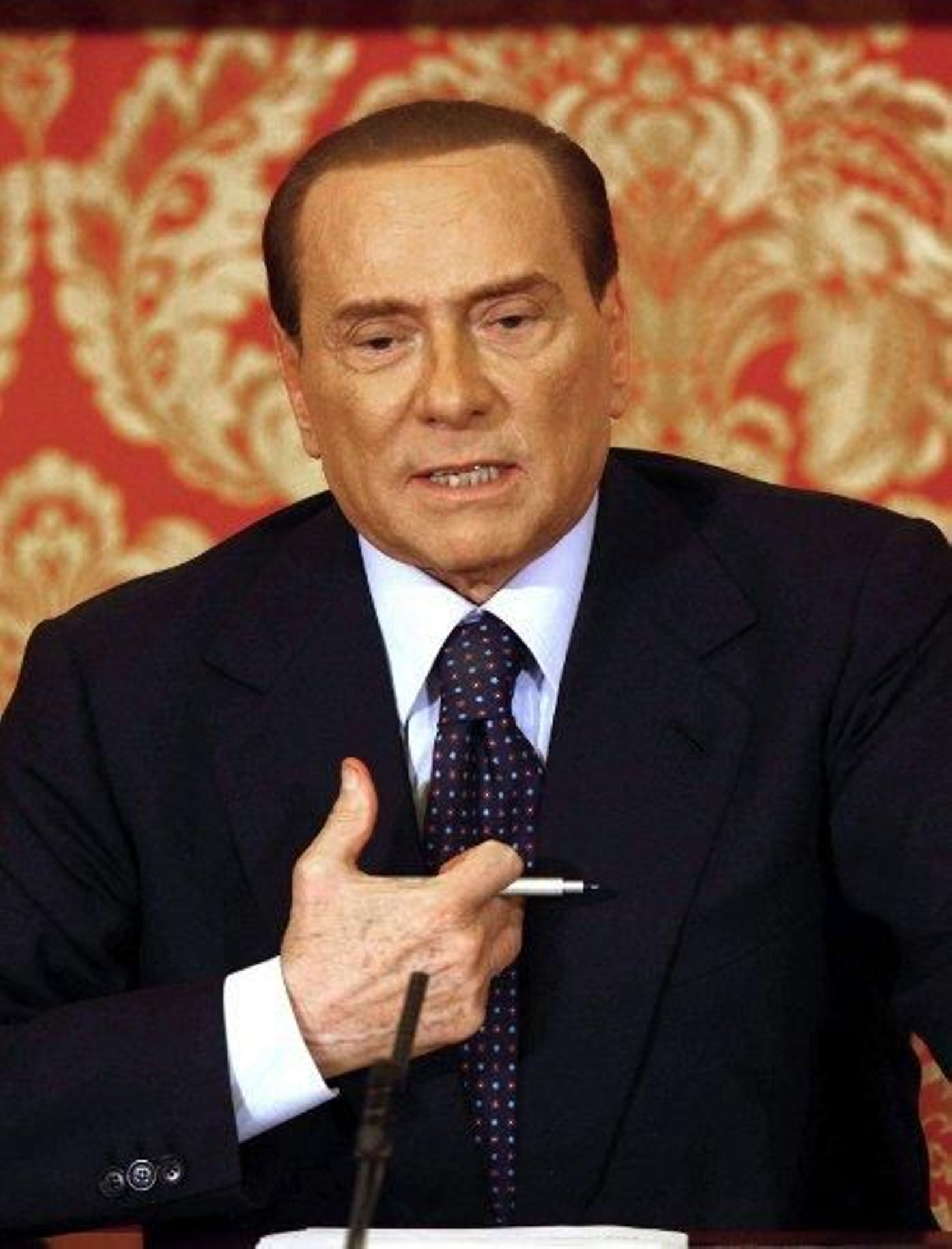 Berlusconi anuncia su regreso como líder de Forza Italia pese a su inhabilitación Berlusconi anuncia su regreso como líder de Forza Italia pese a su inhabilitación