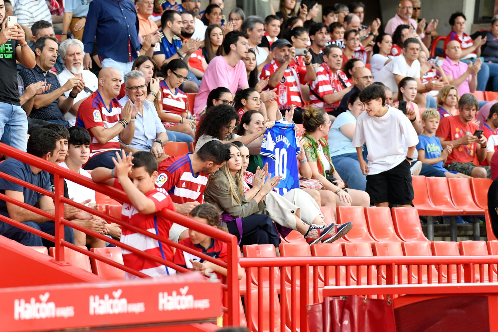 Encuéntrate en las gradas de Los Cármenes en el partido del Granada CF femenino