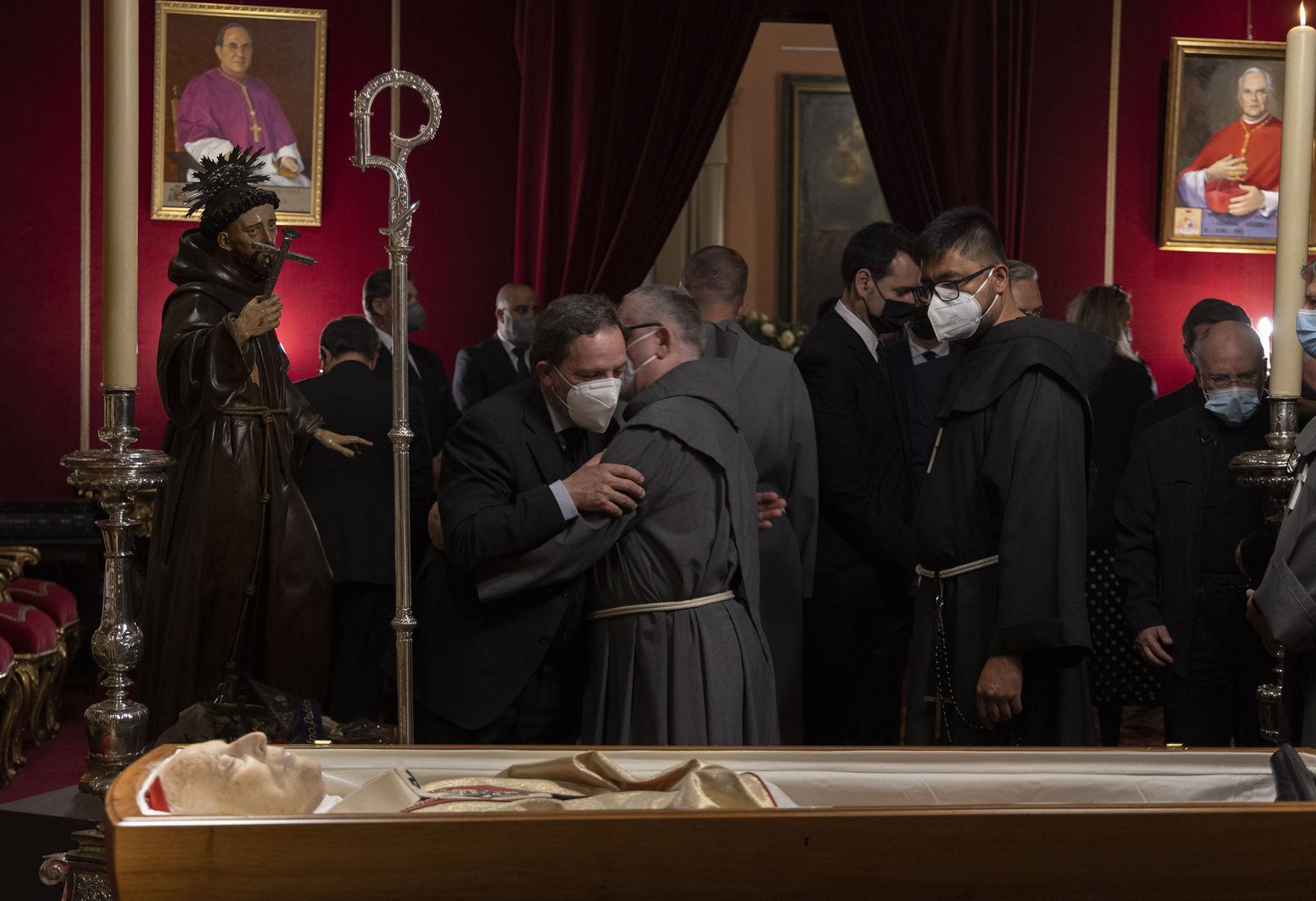 El velatorio del cardenal Carlos Amigo en el Palacio Arzobispal, todas las imágenes