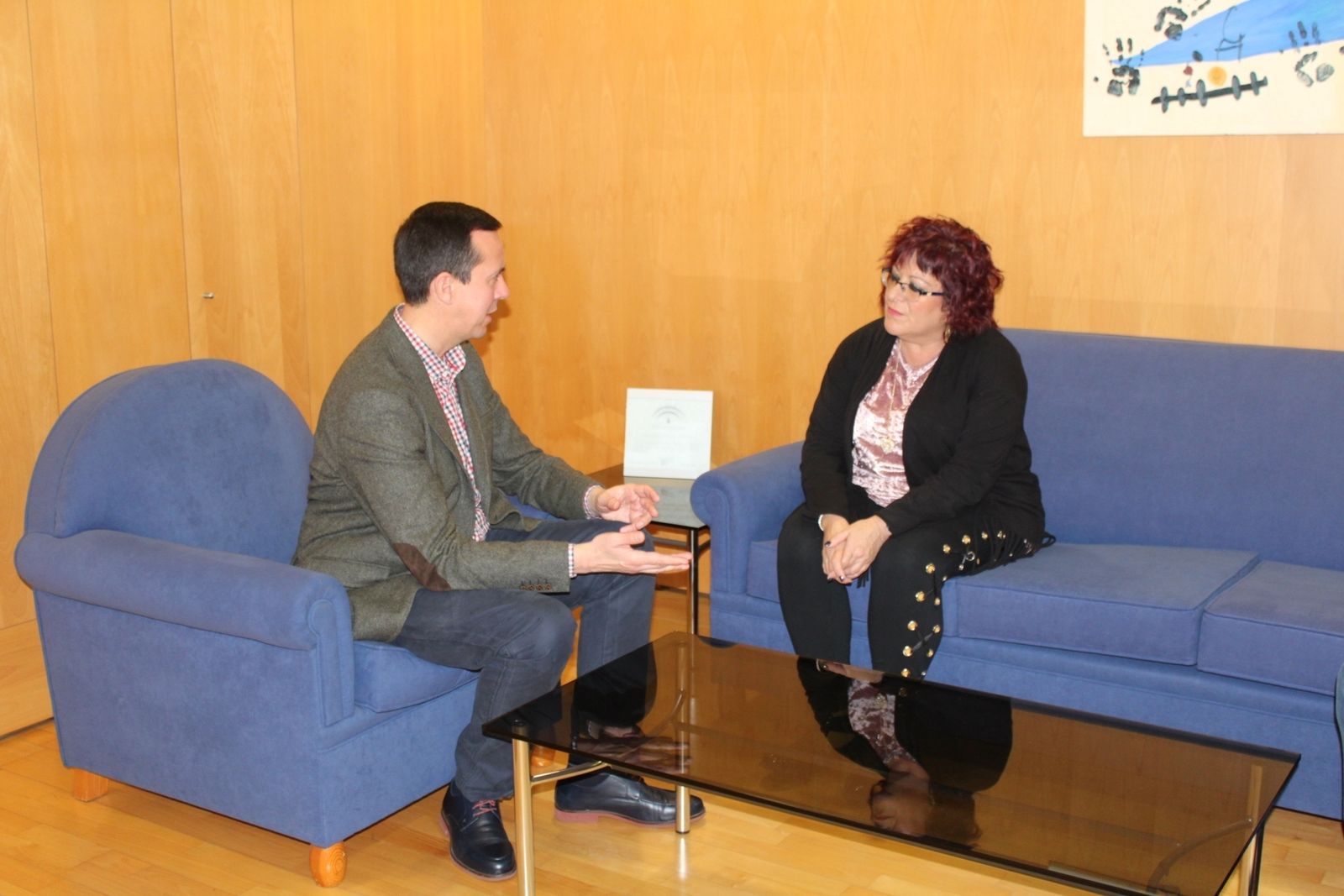 El delegado territorial de Salud con la presidenta del Colegio de Enfermería.