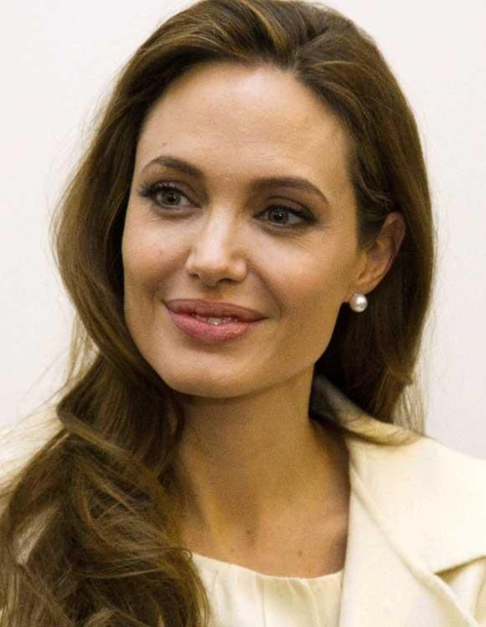 Angelina Jolie se somete a una doble mastectomía para prevenir el cáncer