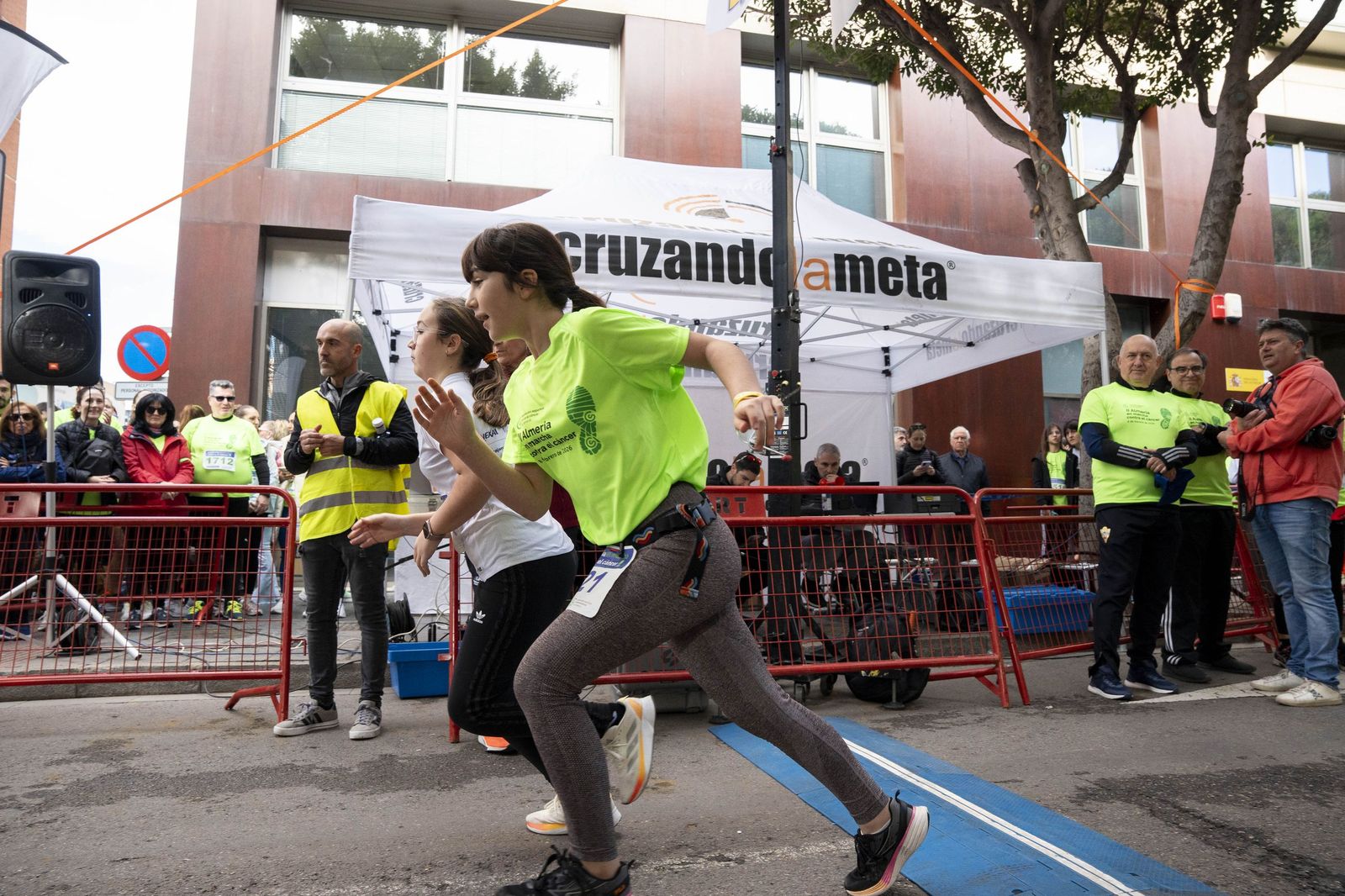Almería corre unida contra el cáncer en una jornada solidaria