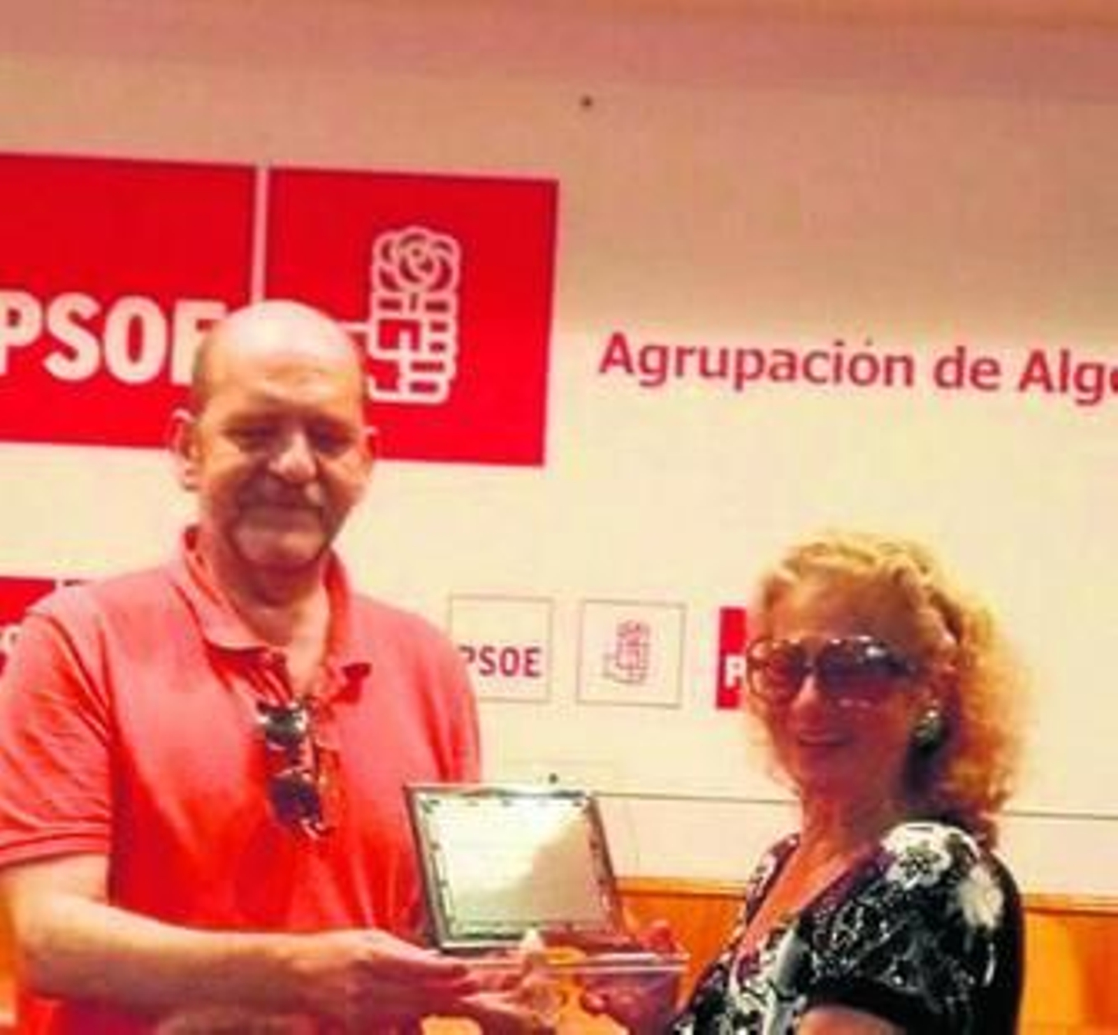 Enrique Cervantes, vicesecretario del PSOE, junto a María Rosillo.