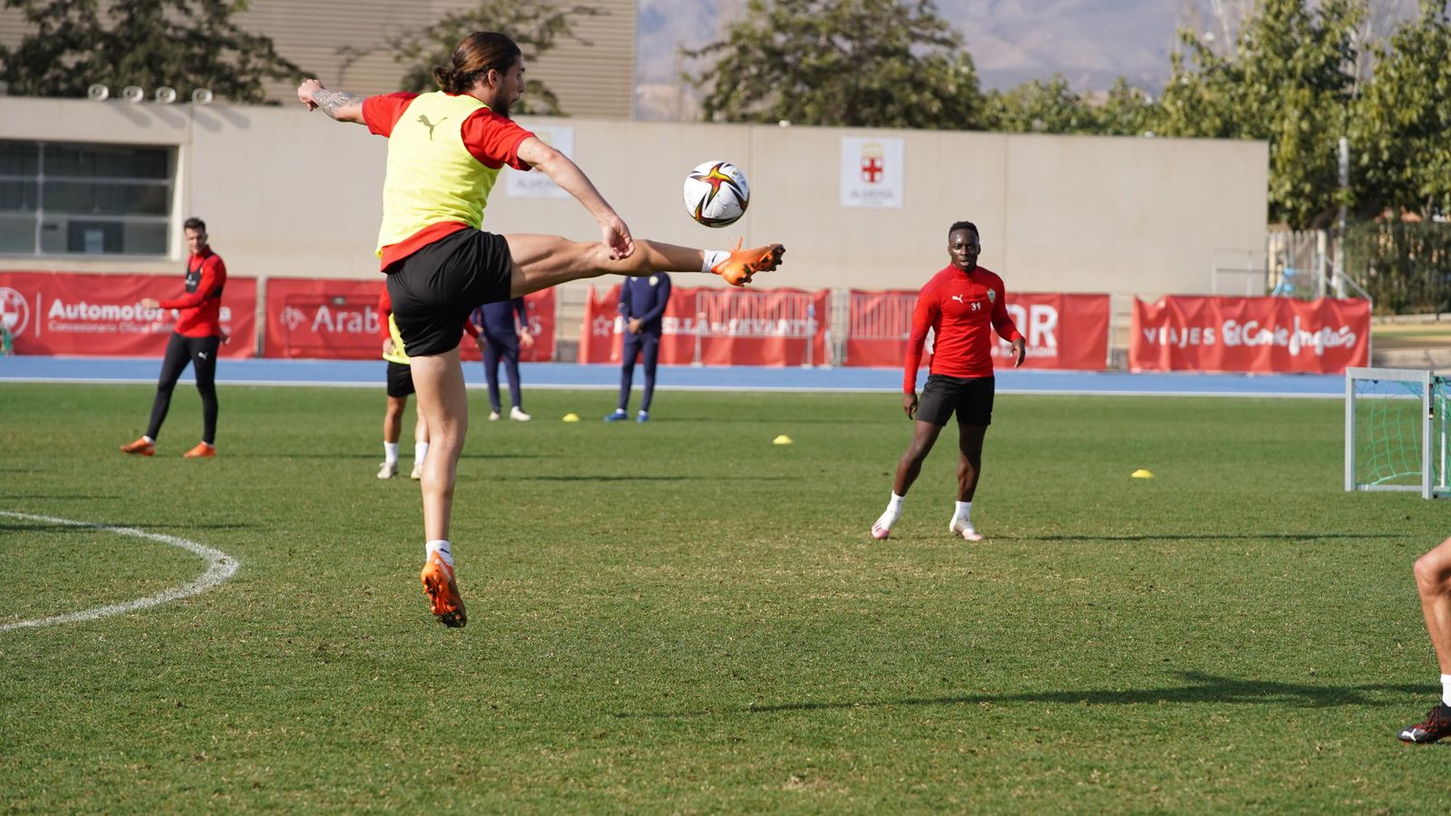 El club busca deshacer la cesión de Mendes, pero no preocupa al tener ficha del filial