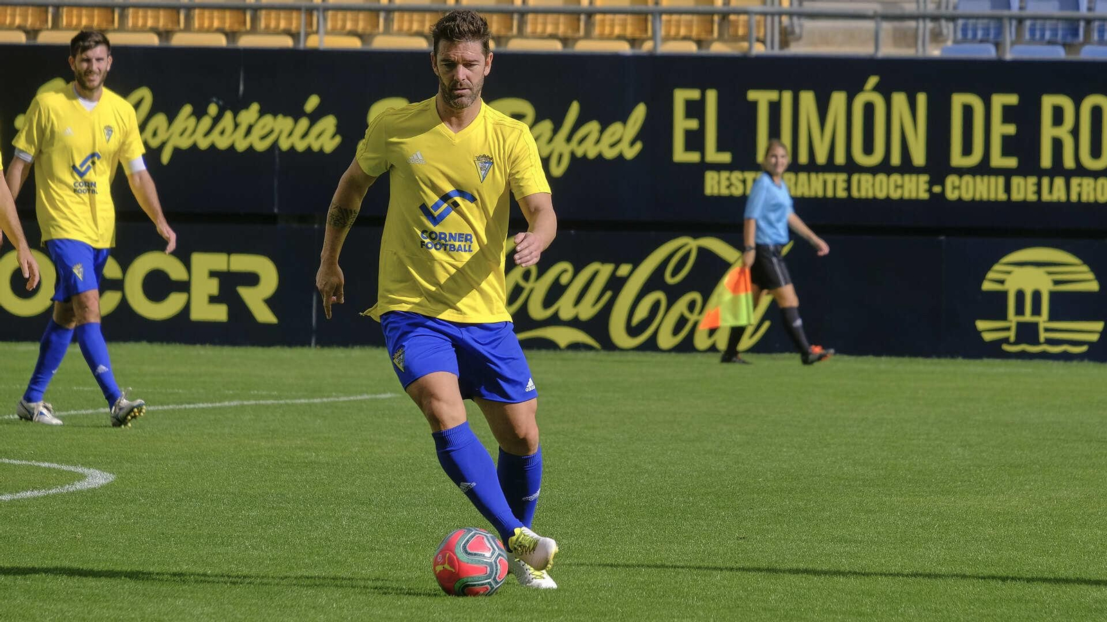 Partido de fútbol a beneficio de la Asociación de Reyes Magos en Carranza