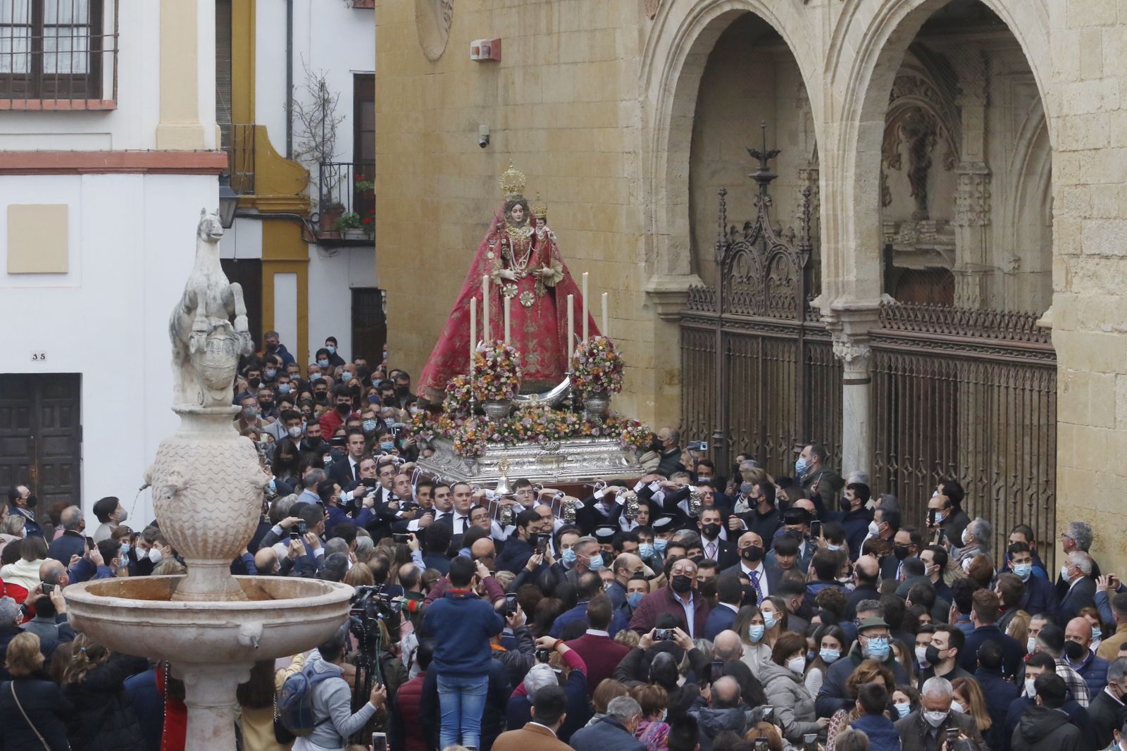 La procesión de la Virgen de Araceli en Córdoba, en imágenes