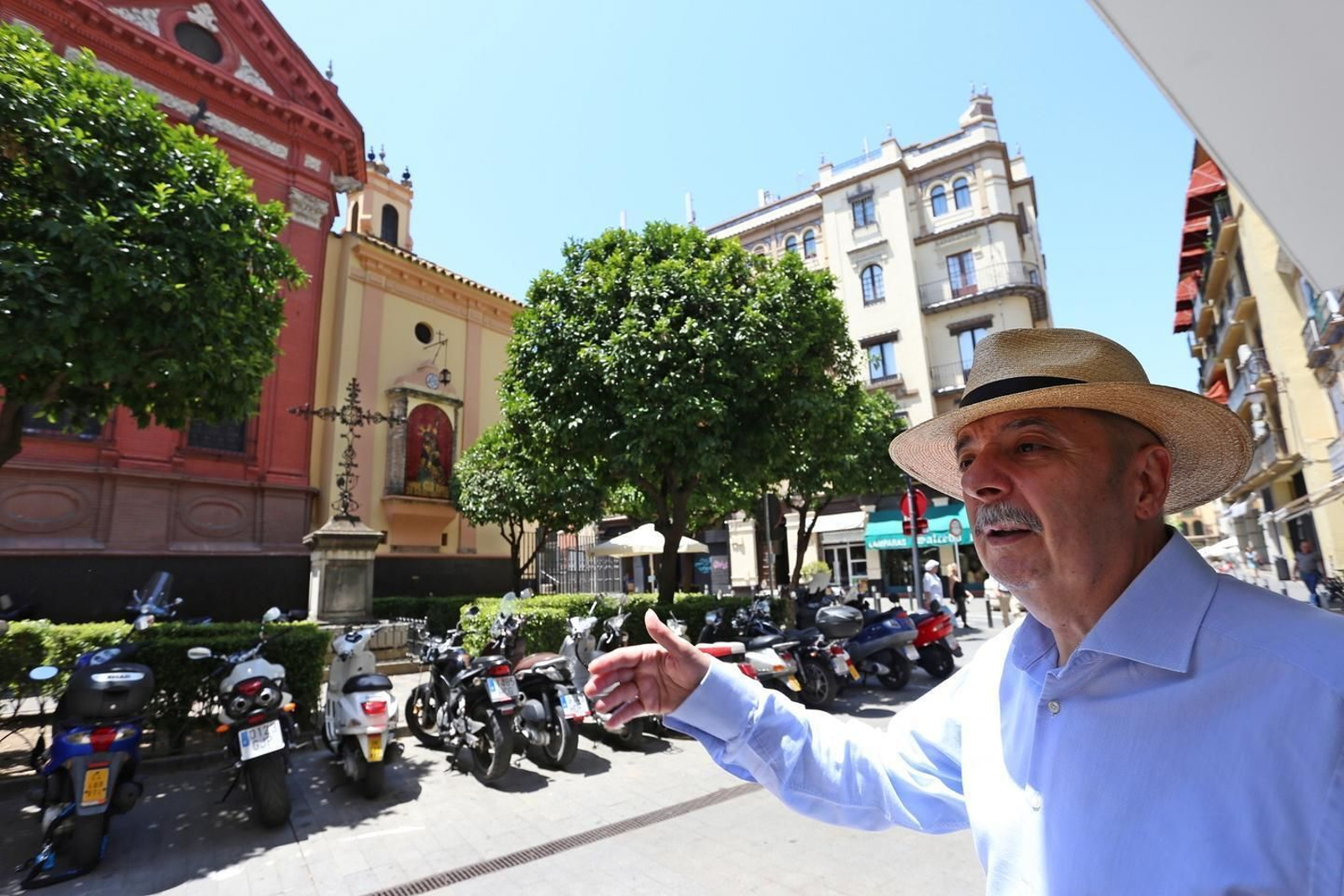 El doctor Ismael Yebra en el espacio que le dedicará el Ayuntamiento.