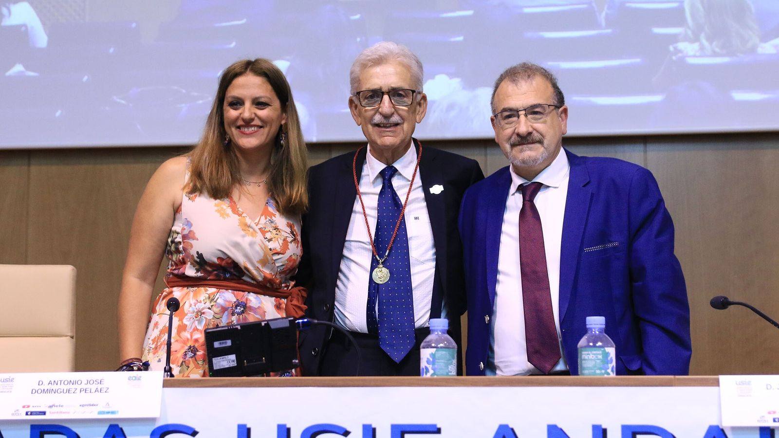 Domínguez con los presidentes Nacional y Autonómica del Sindicato.