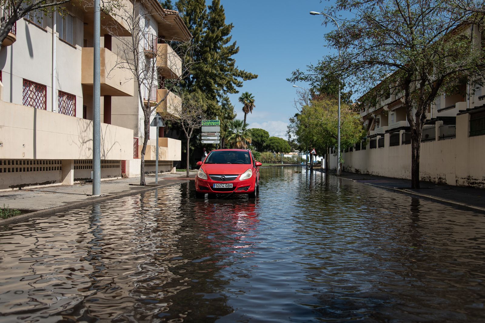 Imágenes de las inundaciones causadas por la lluvia en Isla Cristina
