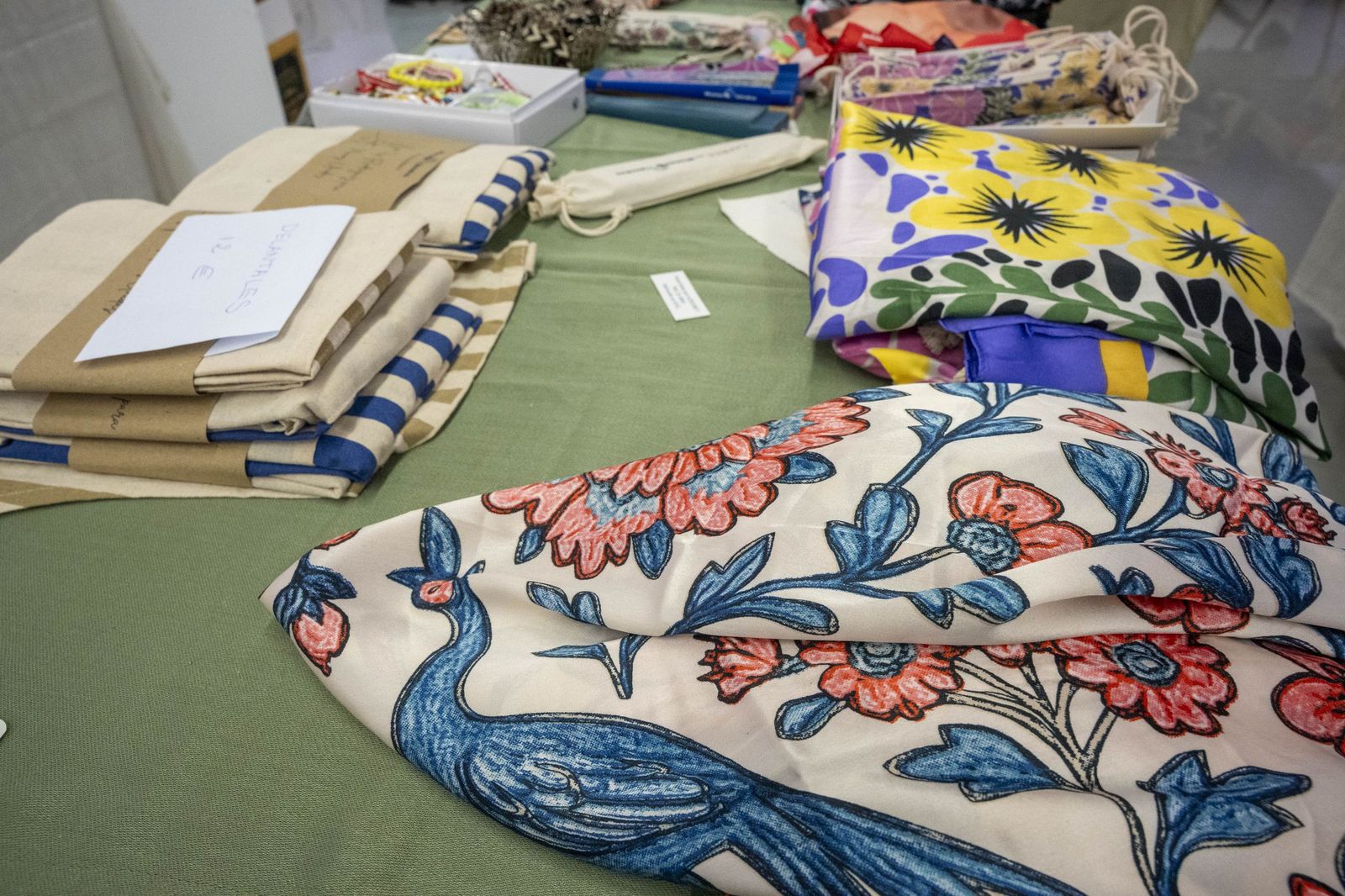 Un mercadillo que late por los demás: la solidaridad toma el Paseo de Almería