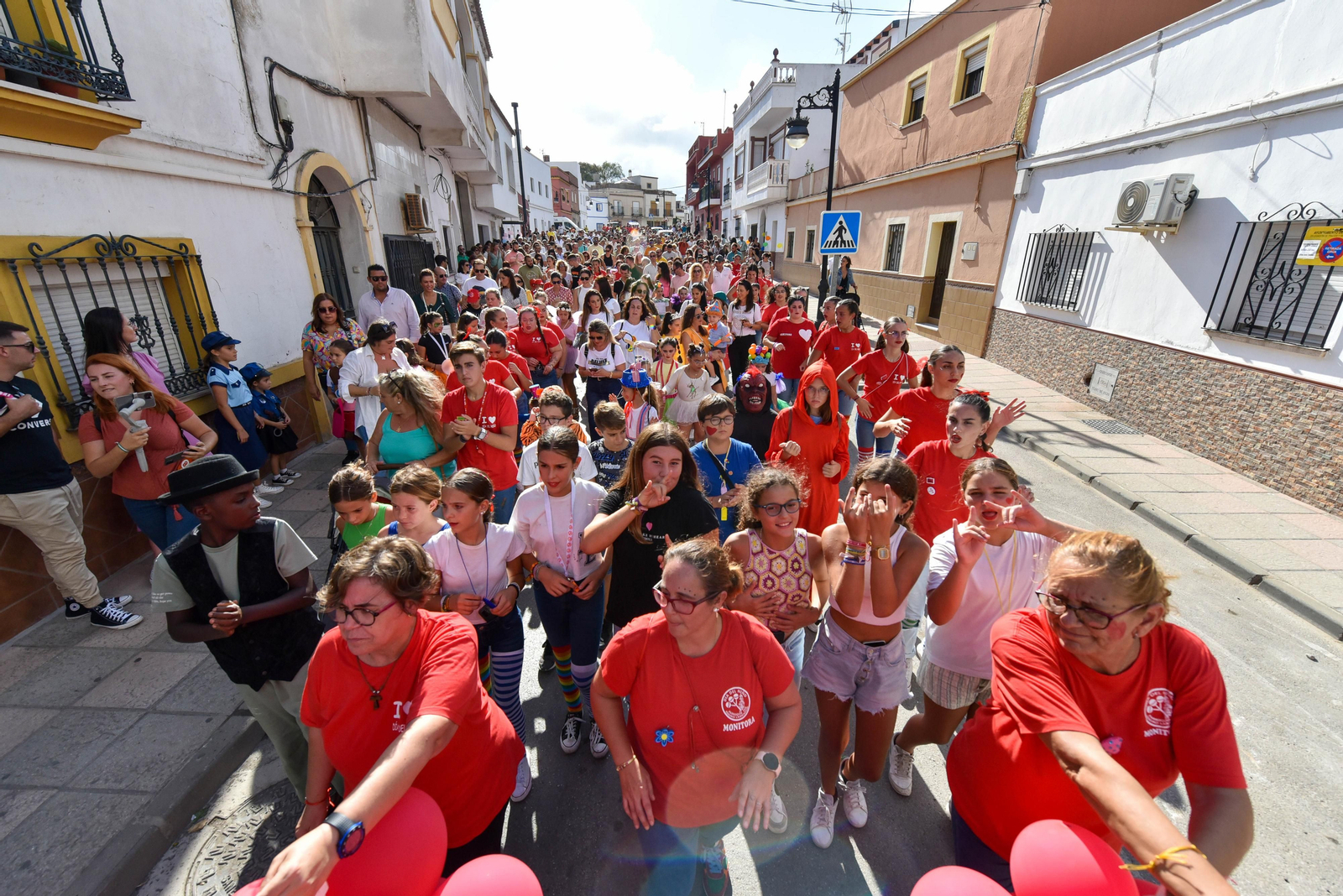 Búscate en las fotos de la cabalgata del Día del Niño en Los Barrios