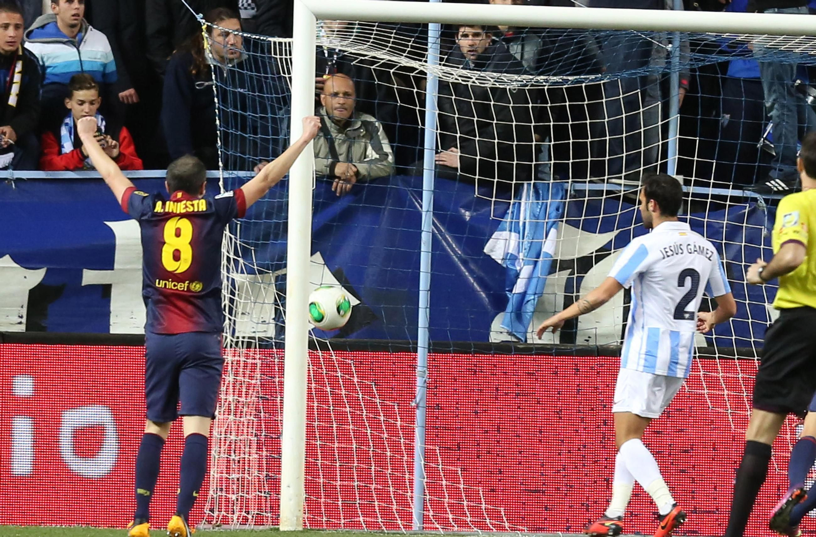 Las fotos de Andrés Iniesta en La Rosaleda con España y el Barcelona Las fotos de Andrés Iniesta en La Rosaleda con España y el Barcelona