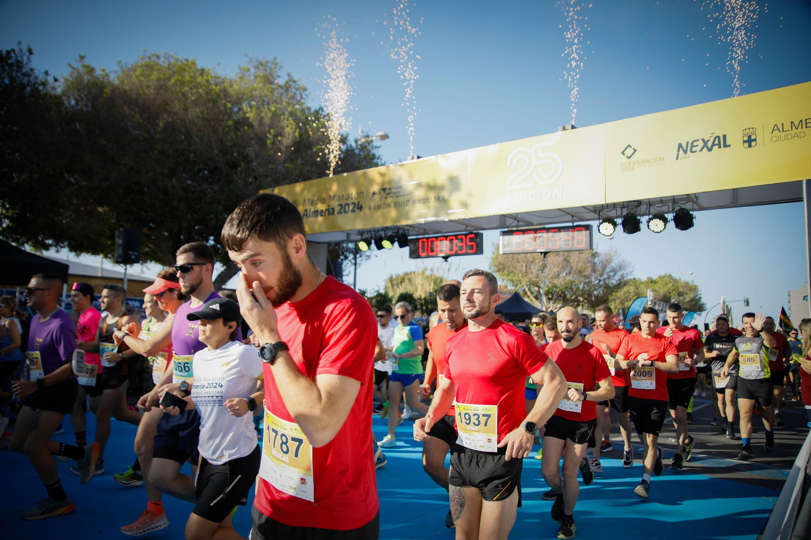 Imágenes de la salida de la Media maratón Ciudad de Almería