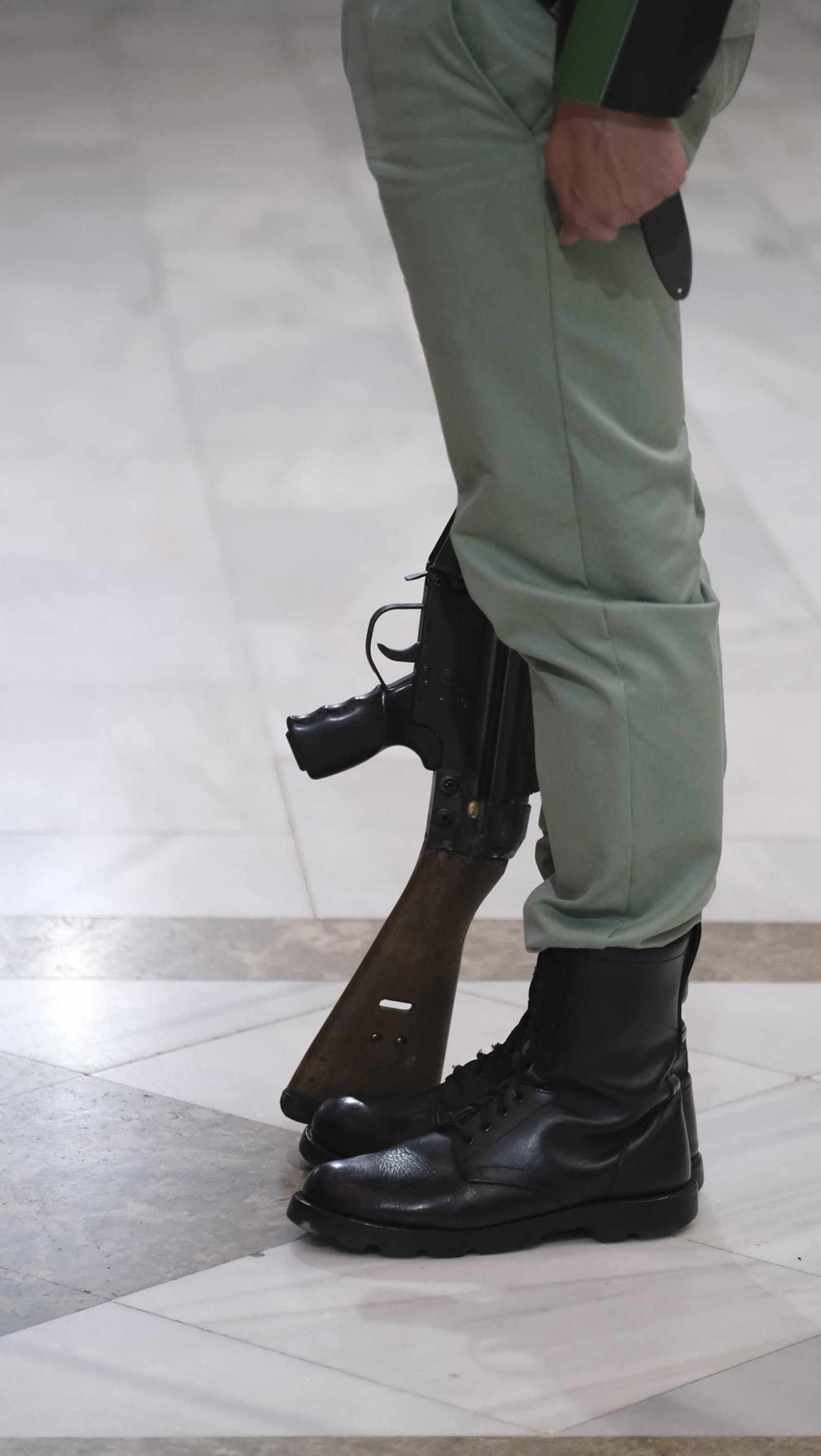 La Legión custodia el Cristo de la Buena Muerte en la Semana Santa de El Parador 2025