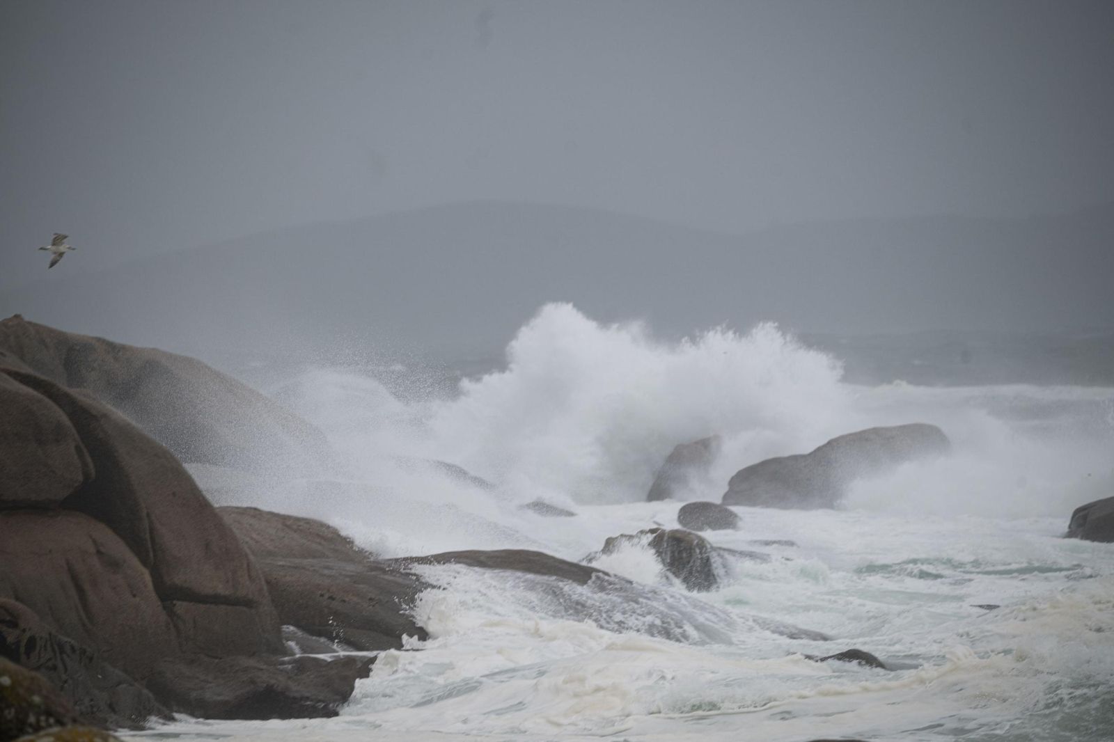 Las impresionantes olas que provoca Herminia en la costa norte de España