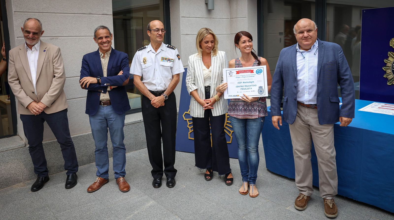 La policía entrega los 3º Premios de Infografías Sobre el Riesgo de Internet a escolares de Jerez