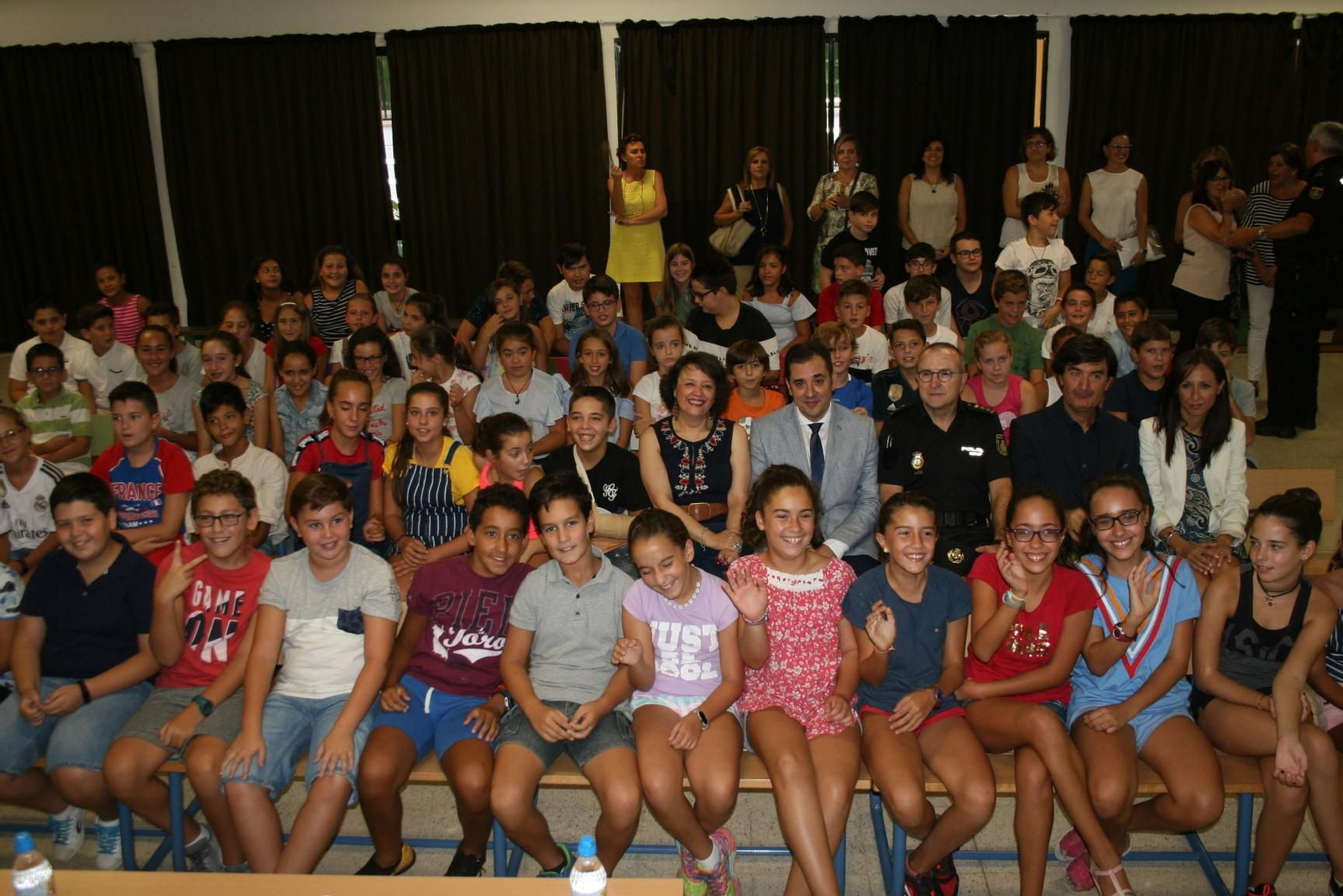 Alumnos del colegio Mediterráneo, durante la presentación del Plan Director para la Seguridad Escolar.