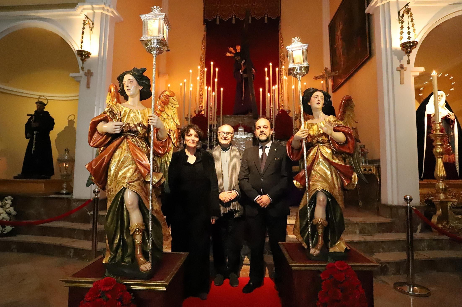 Imágenes de la presentación de dos ángeles ceriferarios en la Hermandad del Calvario
