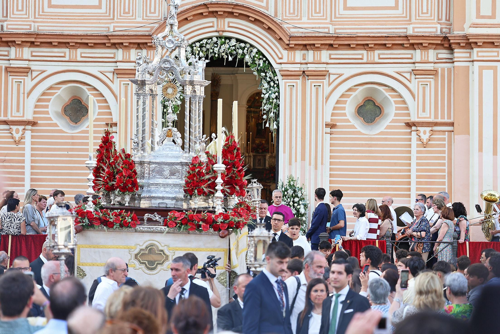 Imágenes de la procesión del Corpus Christi por las calles de Huelva