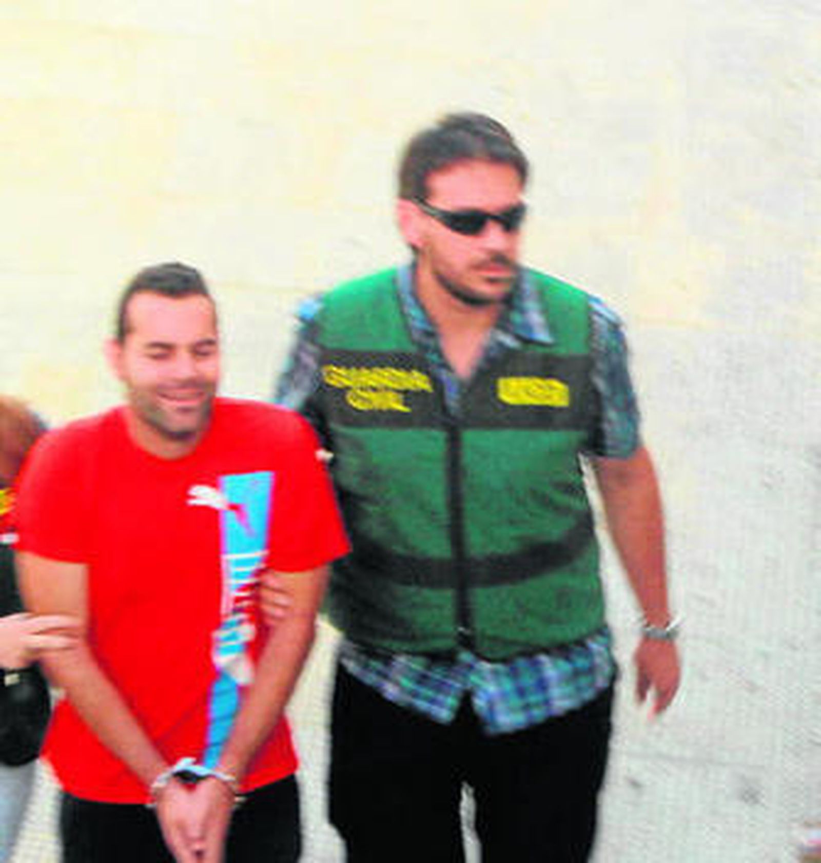 F.J.M., único detenido por el doble crimen, a su llegada al juzgado.