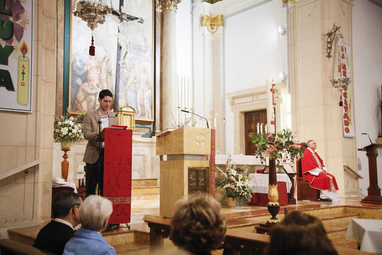 Así fue el Lignum Crucis en la Iglesia San Sebastián, en imágenes