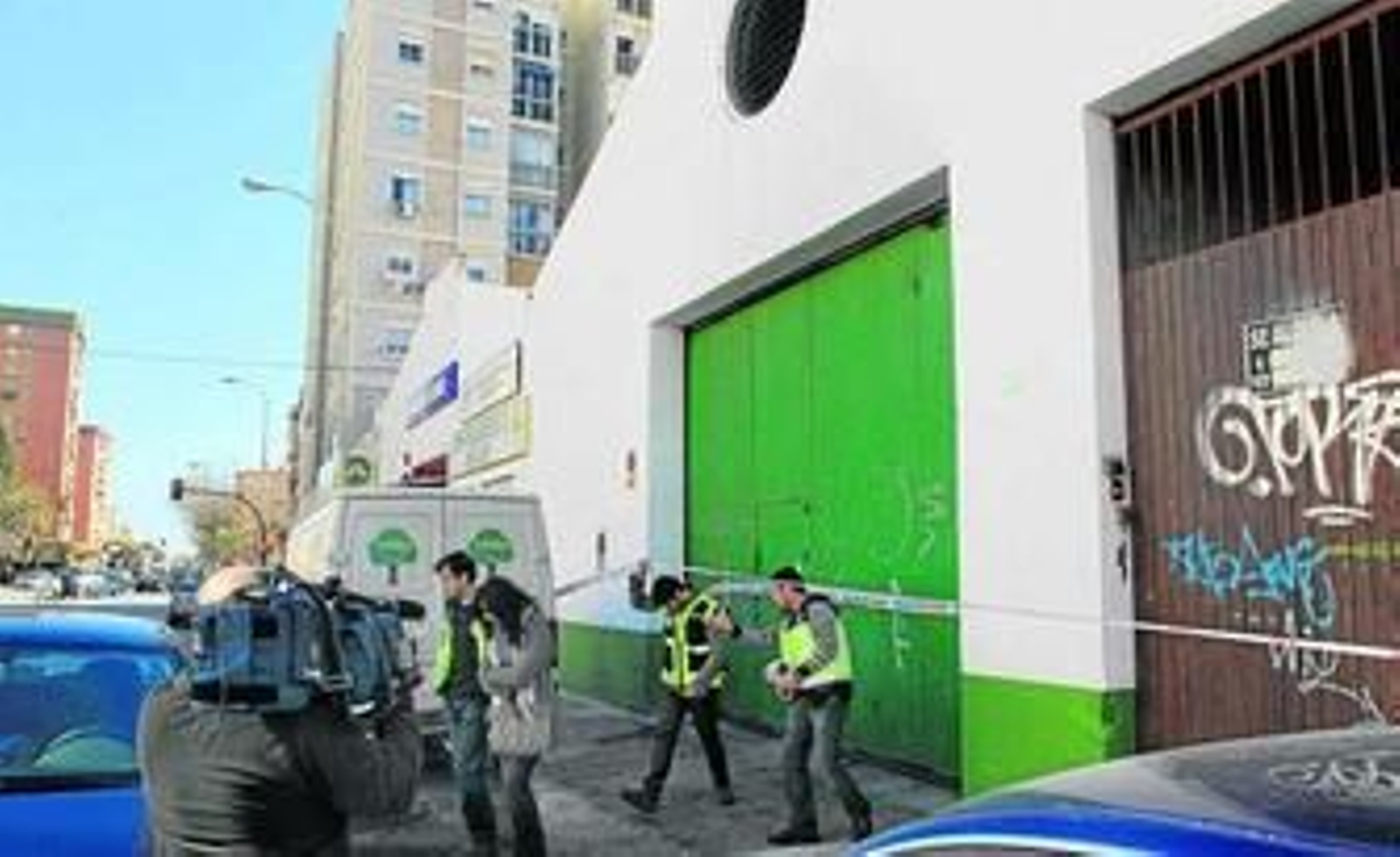 Nave industrial de la avenida de Los Guindos donde se produjeron los hechos.