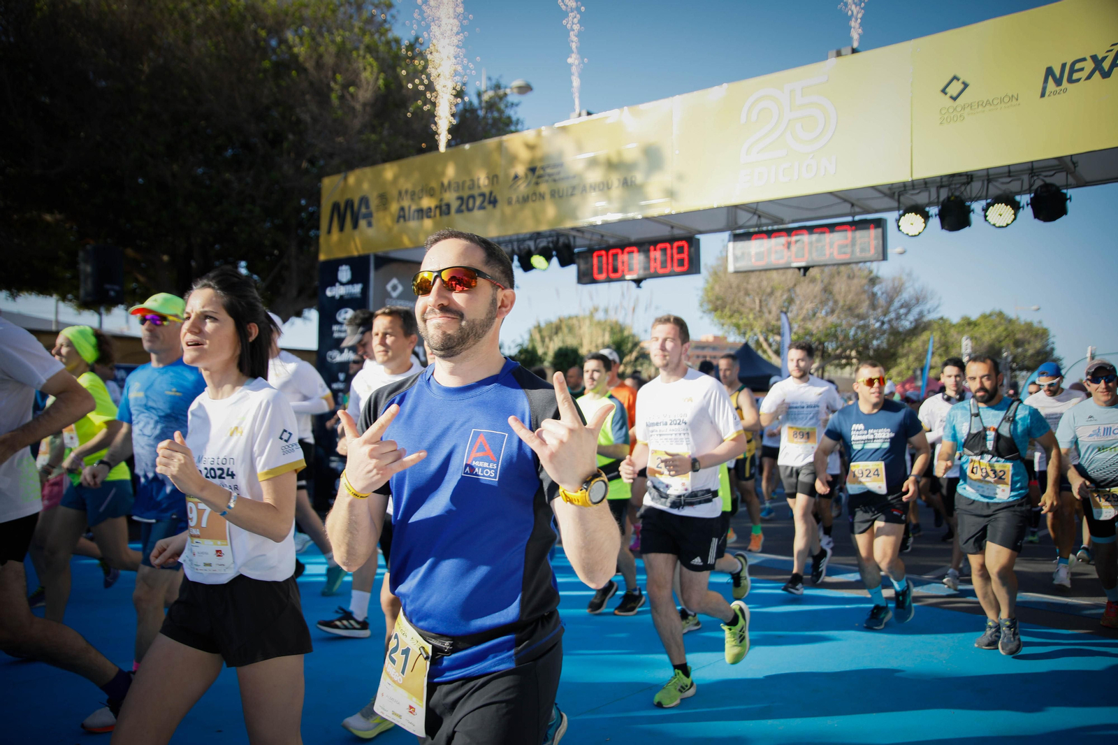 Imágenes de la salida de la Media maratón Ciudad de Almería