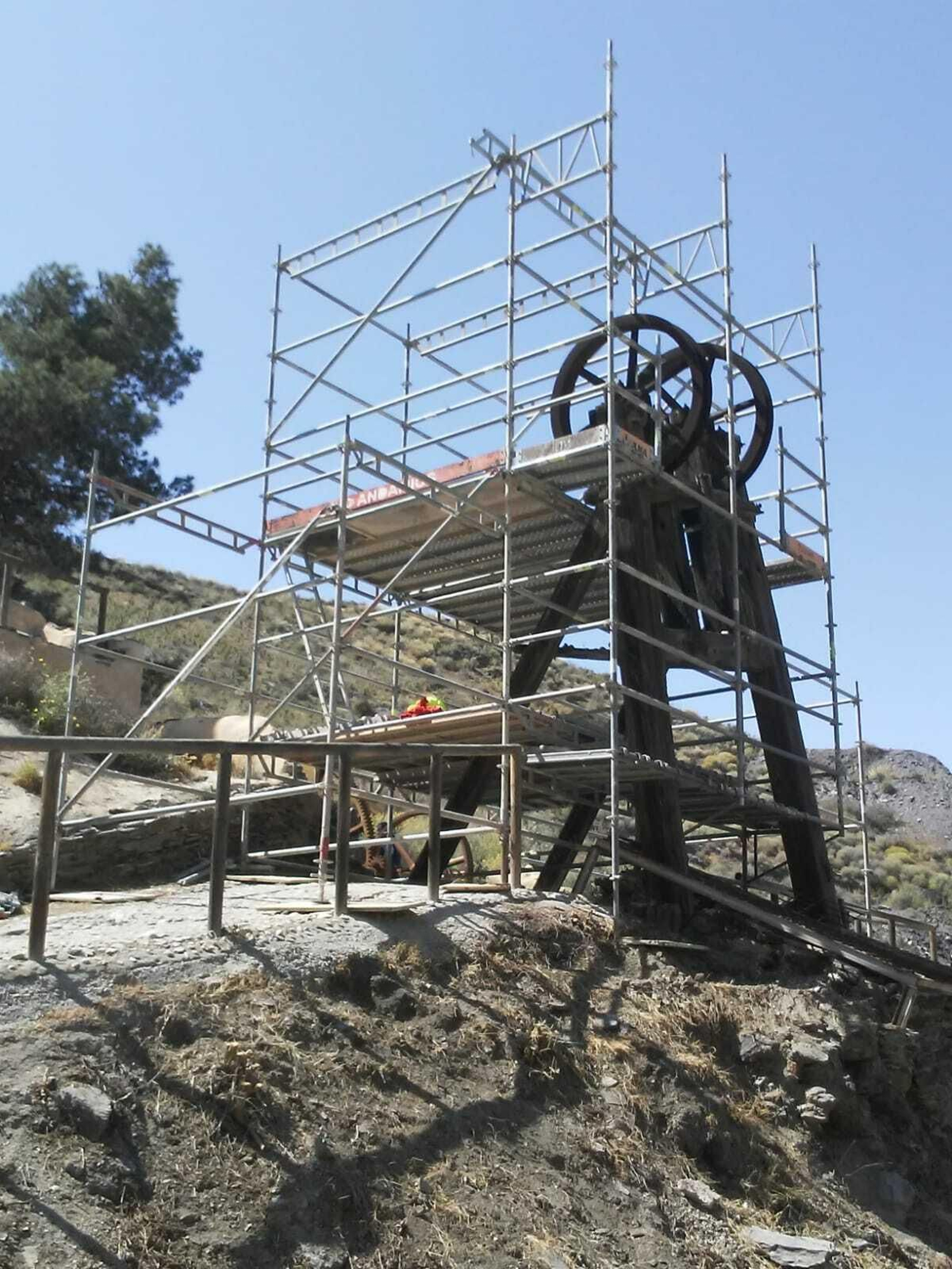 El Consistorio de Cuevas inicia las obras de restauración de la cabria de la máquina de vapor