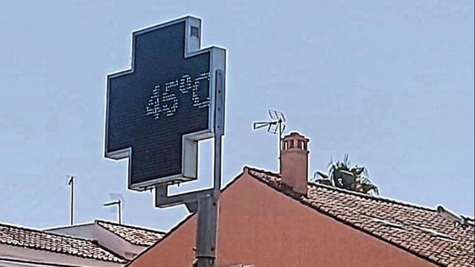 Un termómetro marca 45º en Jimena