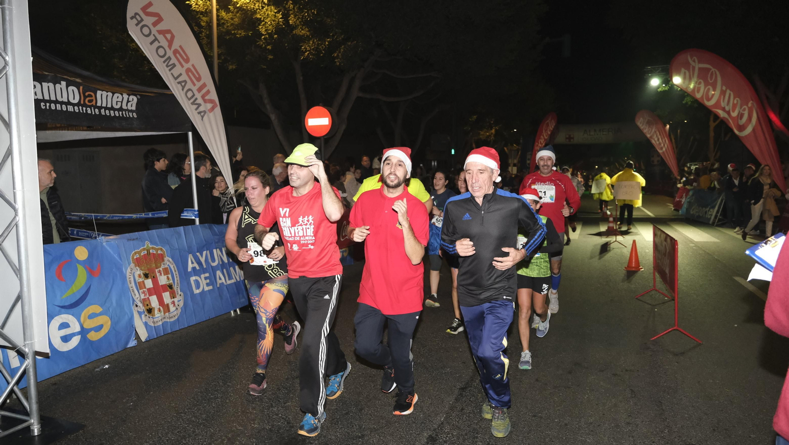 Imágenes de la XIV edición de la San Silvestre de Almería