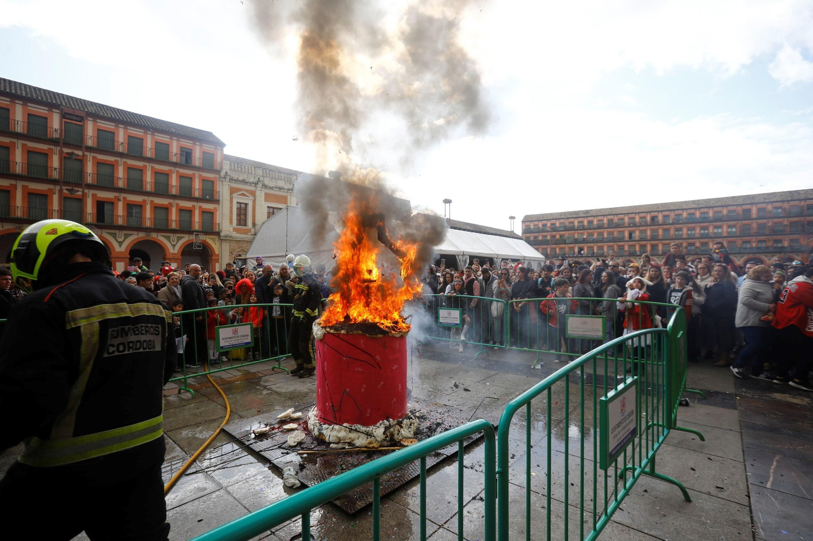La quema del dios Momo pone punto y final al Carnaval de Córdoba 2023, en fotografías