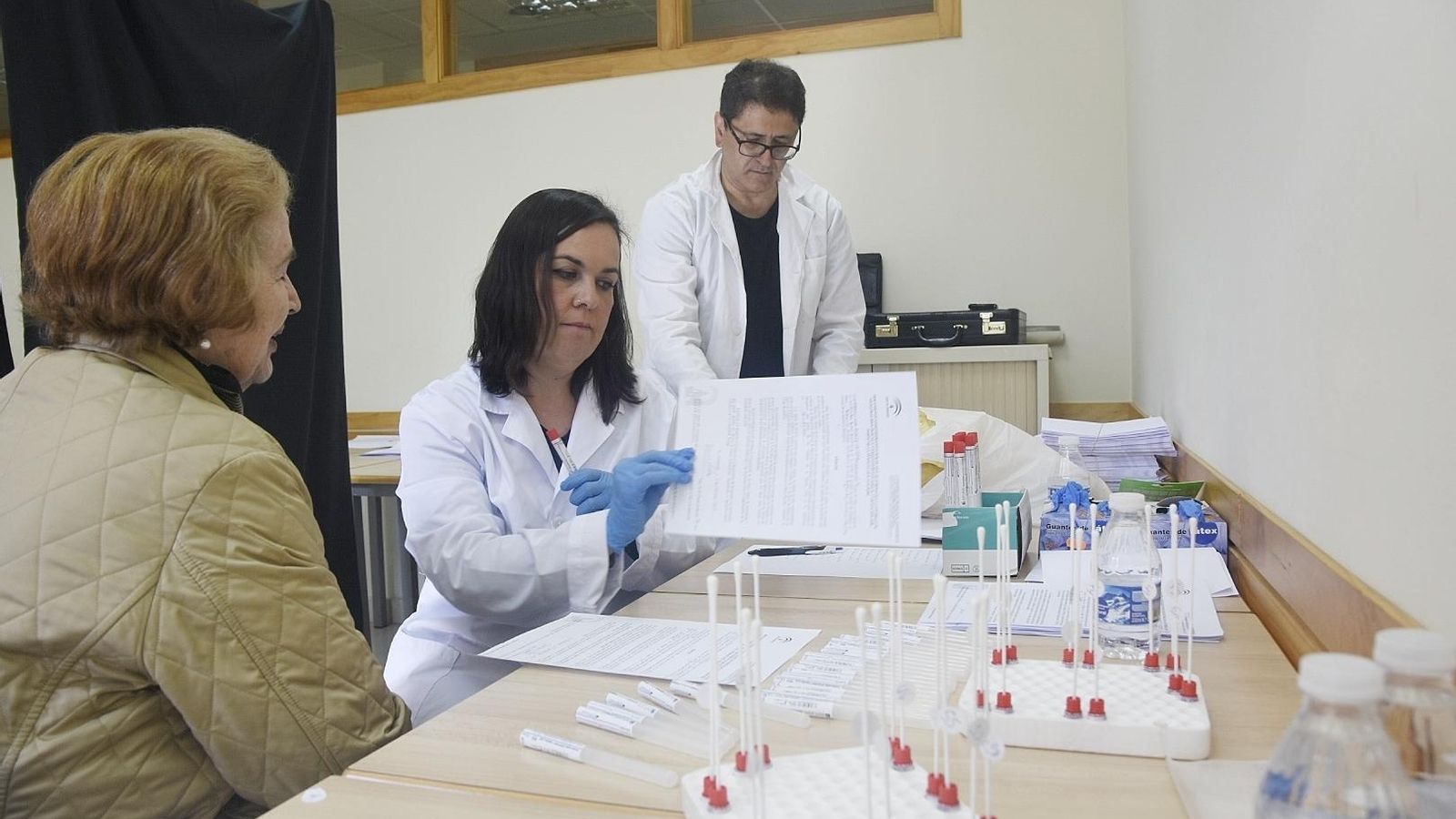 Pruebas de ADN a los familiares de las víctimas en el centro cívico de Poniente Sur.