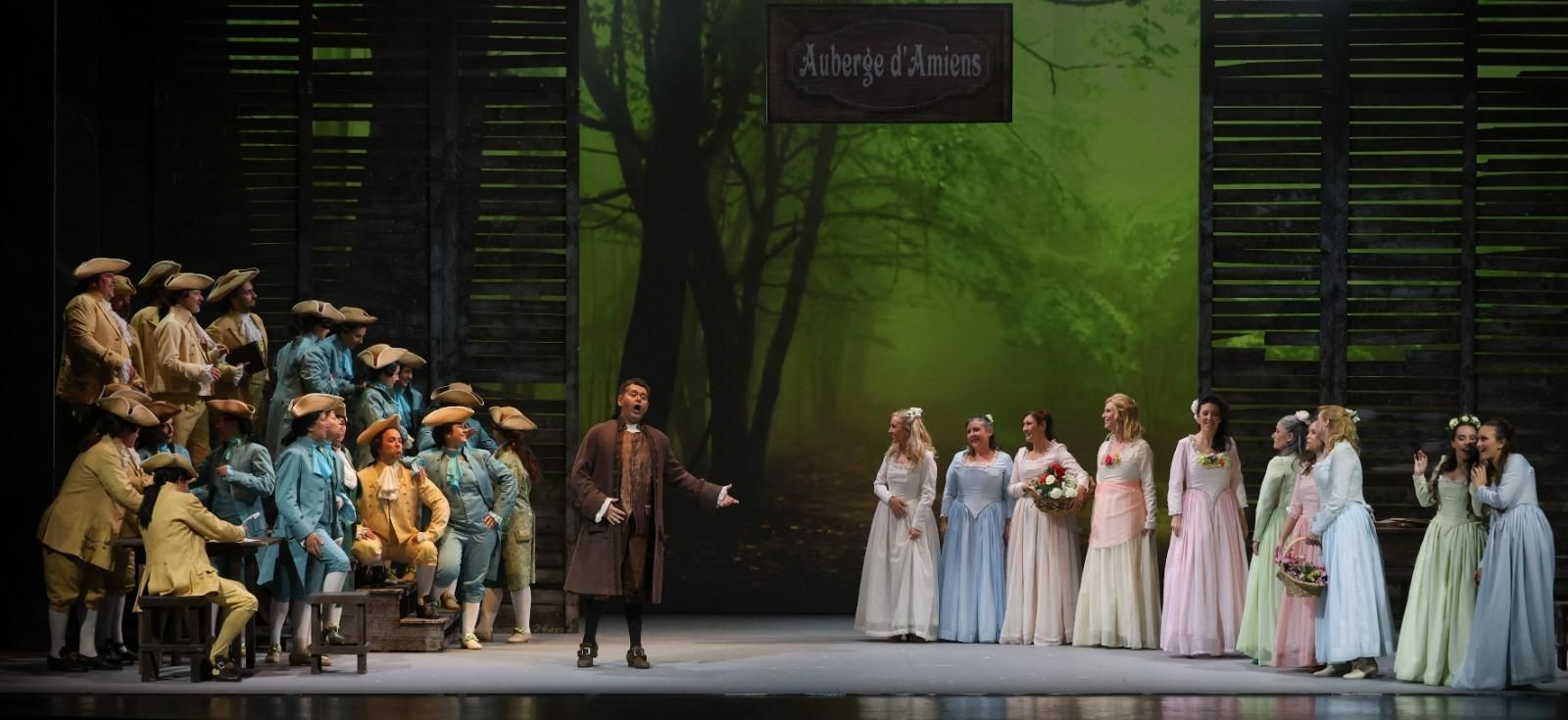 La versión de 'Manon Lescaut' que cierra la temporada lírica del Teatro Cervantes, en fotos