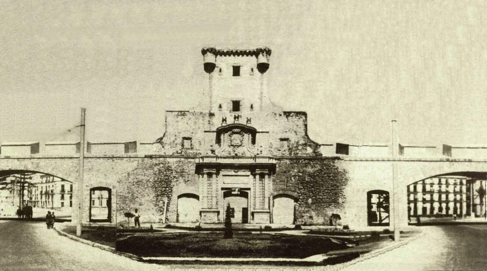 Planos e imágenes inéditas de la reforma de la Puerta de Tierra de Cádiz