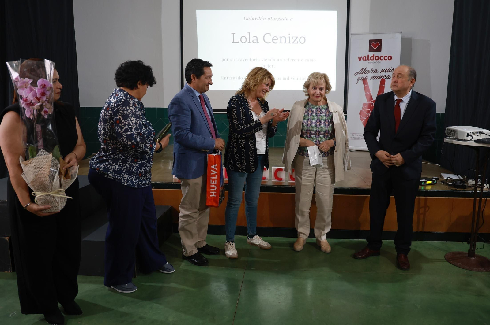 Galardón otorgado a Lola Cenizo en la Fundación Valdocco por su trayectoria como mujer referente, en imágenes