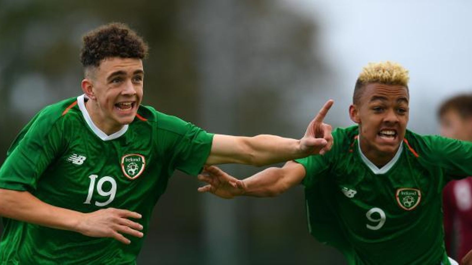 Caden McLoughlin, a la derecha.