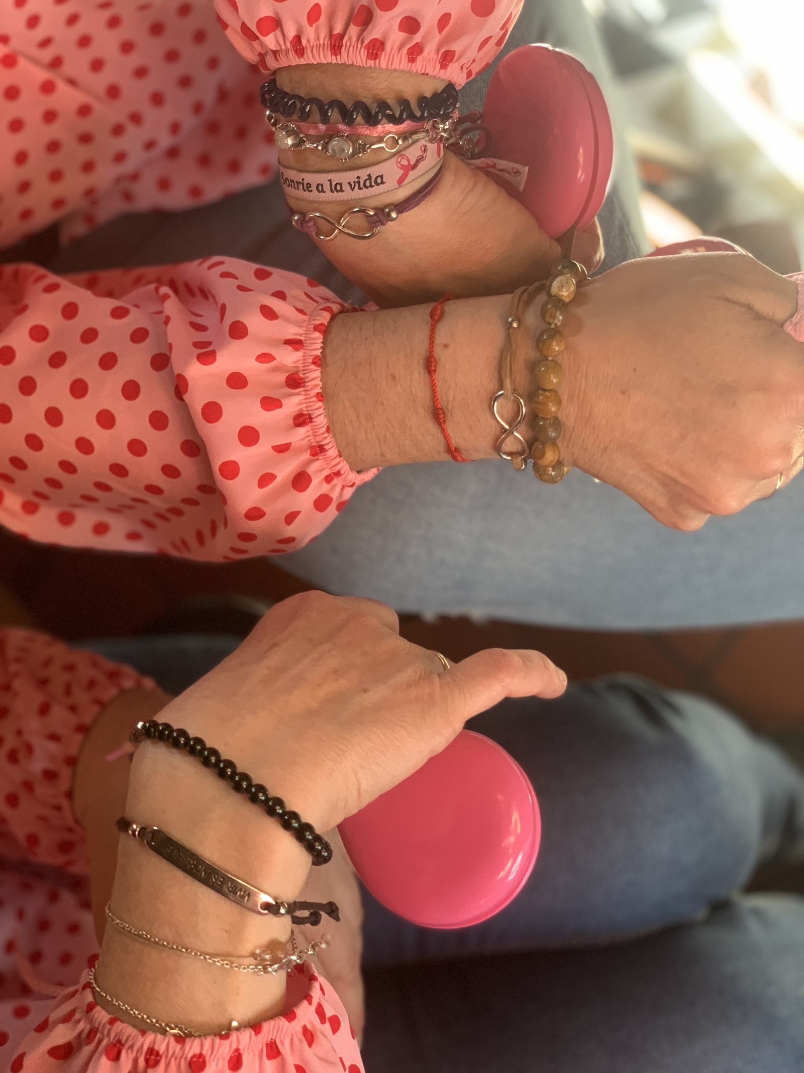 Dos de las participantes con castañuelas.