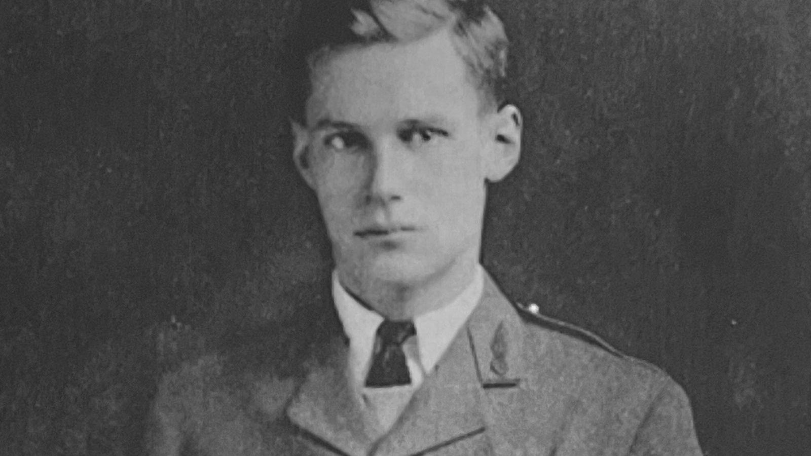 Harry Crosby (Boston, 1898-Nueva York, 1929) vestido de uniforme.