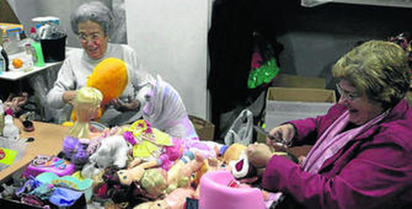 Amigos del Parque del Alamillo se encarga de arreglar y empaquetar todos los juguetes donados.