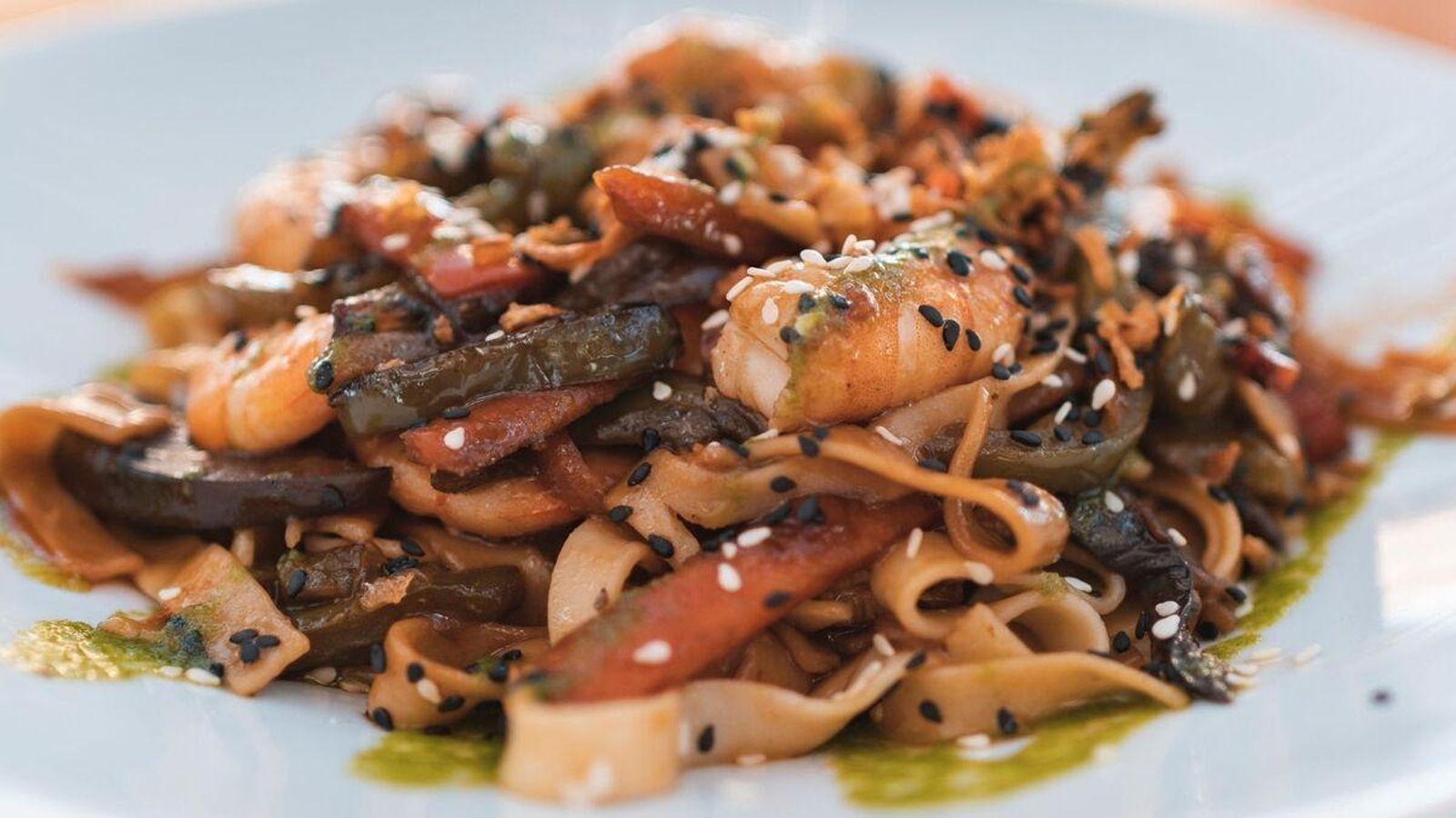 Tallarines con gambas y verduras Tallarines con gambas y verduras