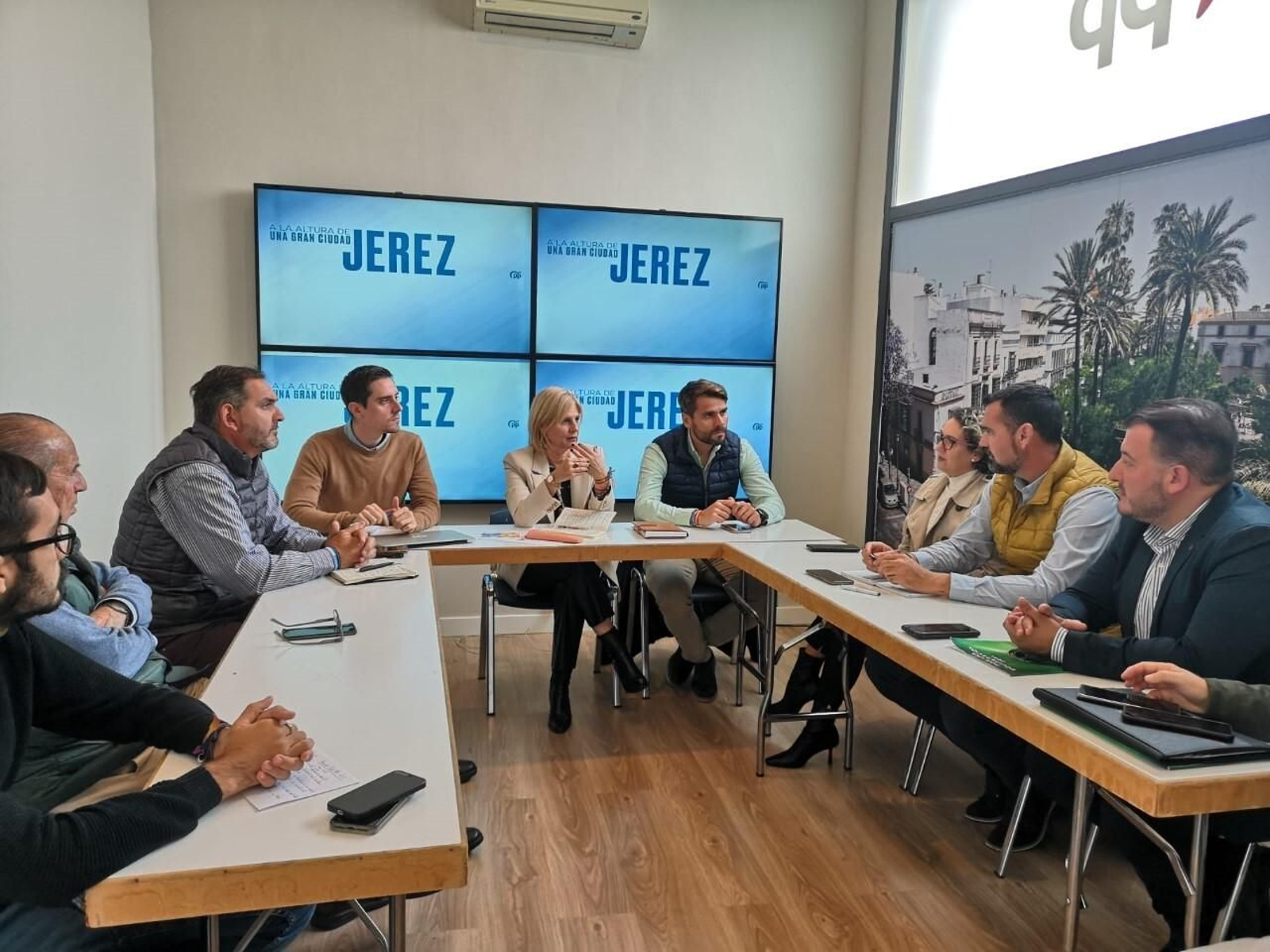 Reunión del PP de Jerez con representantes de los sindicatos de la Guardia Civil.